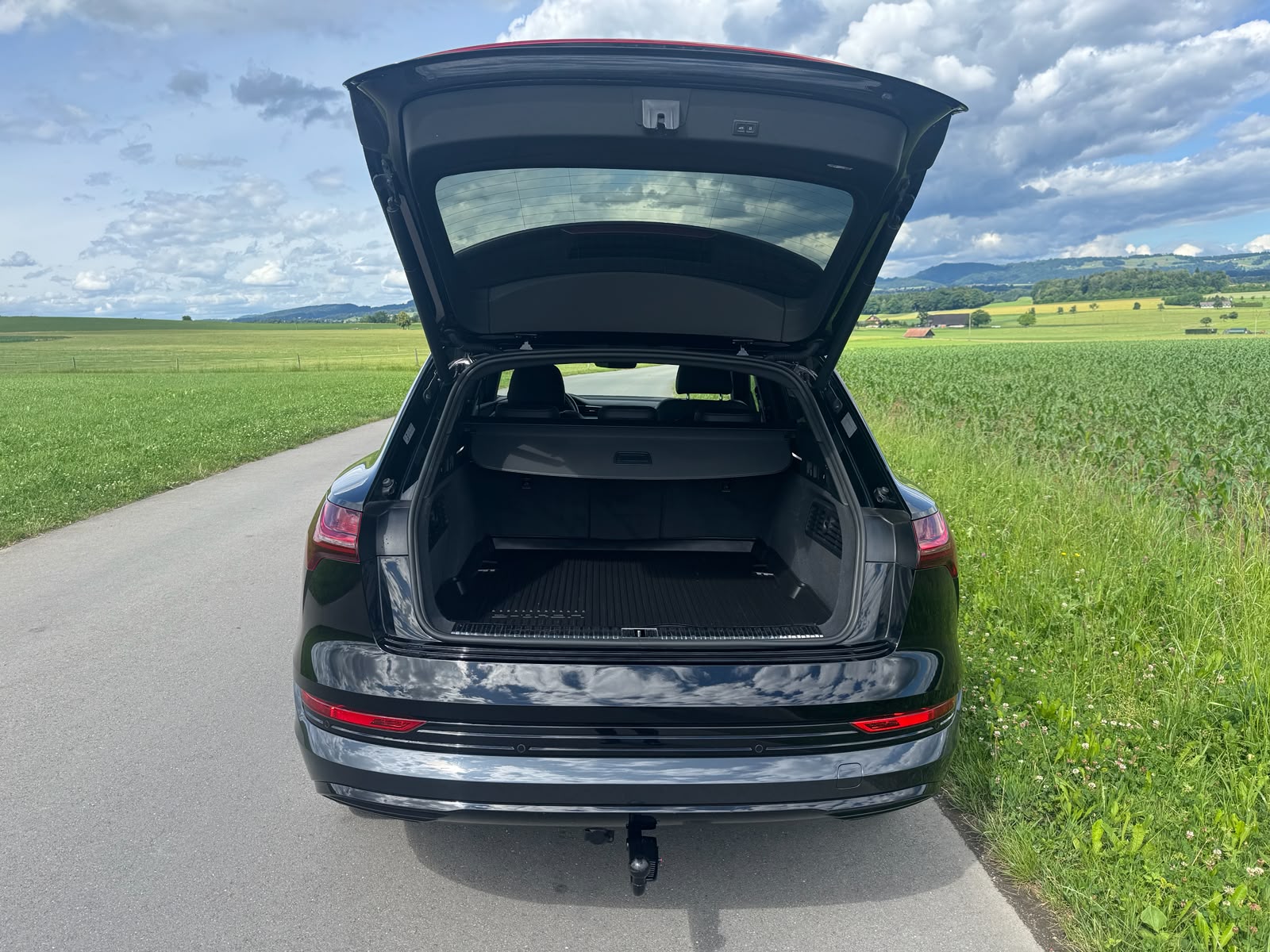 AUDI e-tron 55 quattro mit Anhängerkupplung + Head UP-image-5