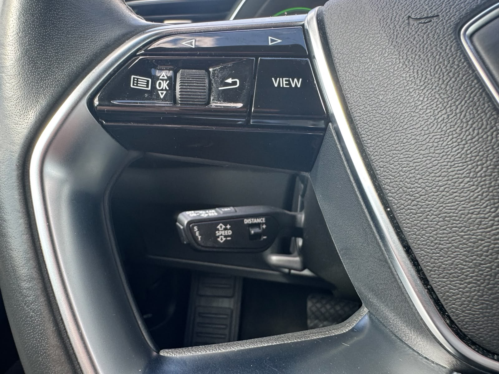 AUDI e-tron 55 quattro mit Anhängerkupplung + Head UP-image-15