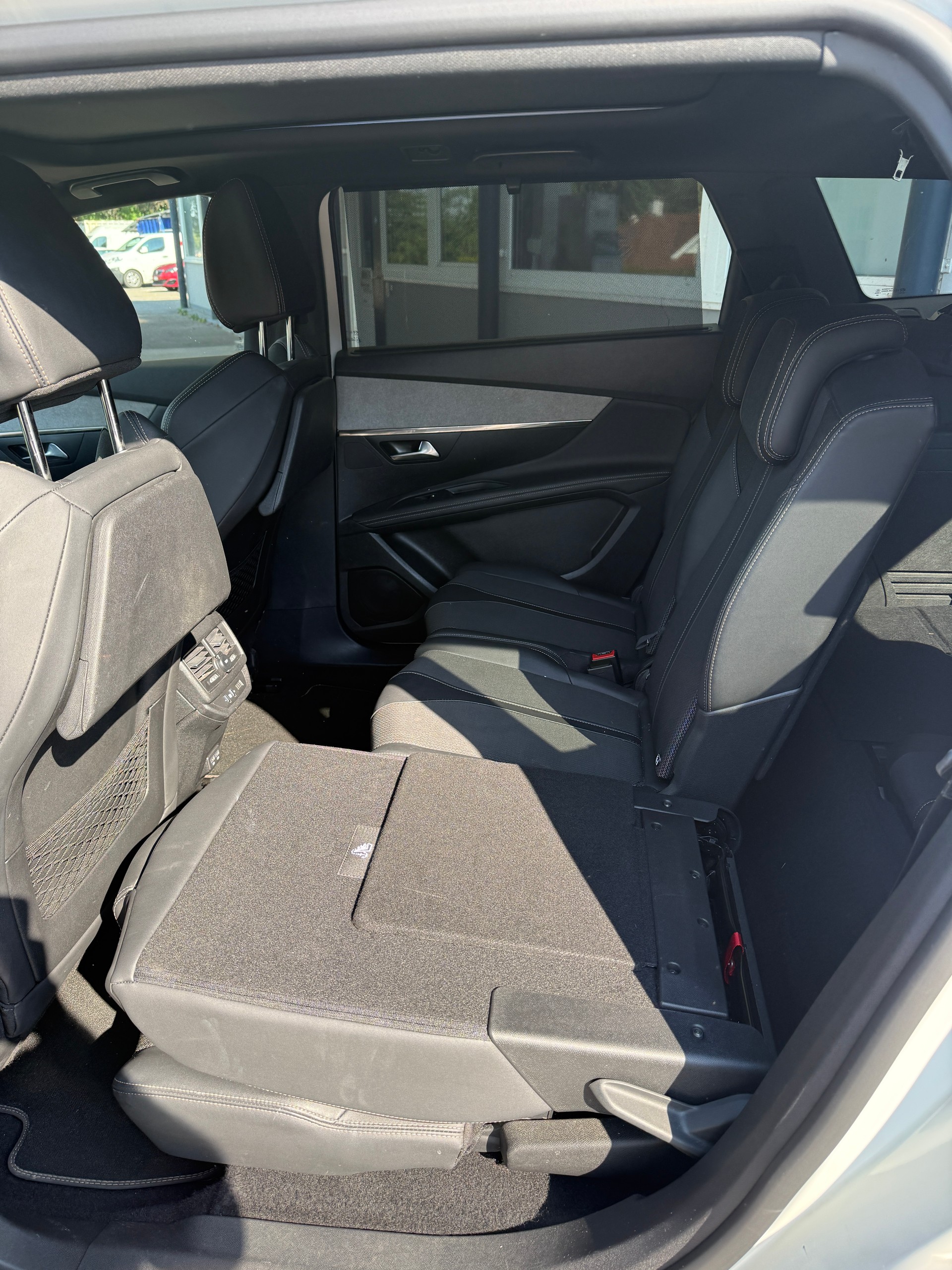 PEUGEOT 5008 1.5 BlueHDi GT EAT8-image-7