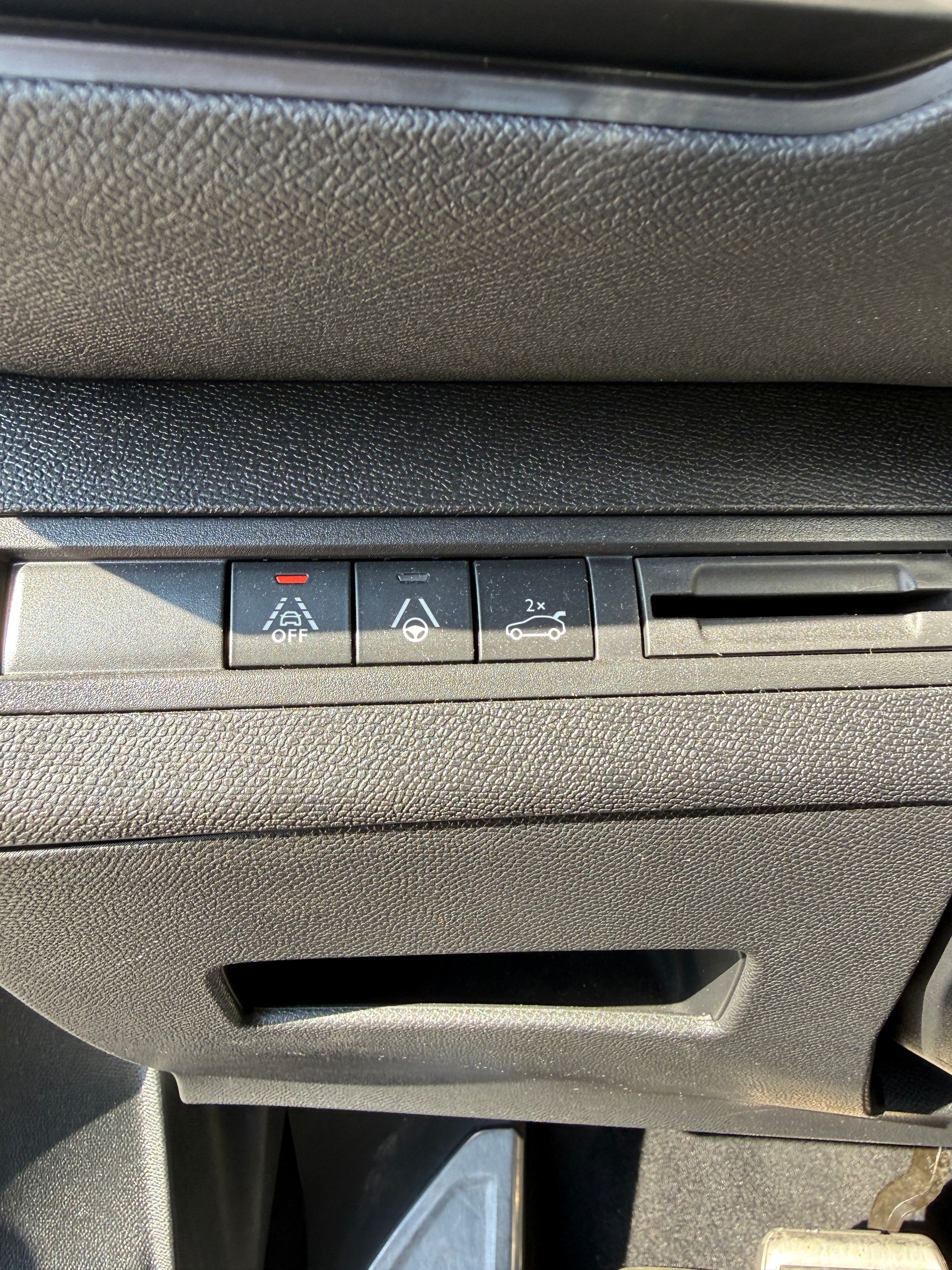 PEUGEOT 5008 1.5 BlueHDi GT EAT8-image-13