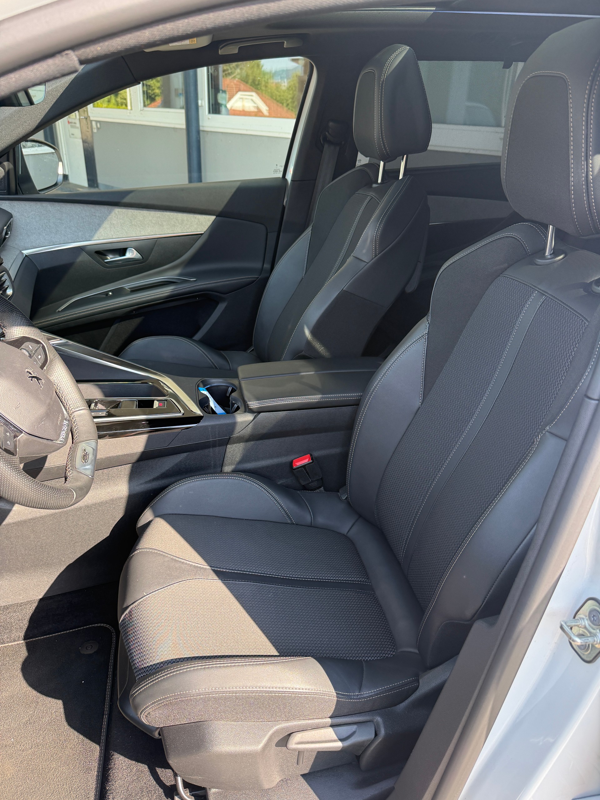 PEUGEOT 5008 1.5 BlueHDi GT EAT8-image-8