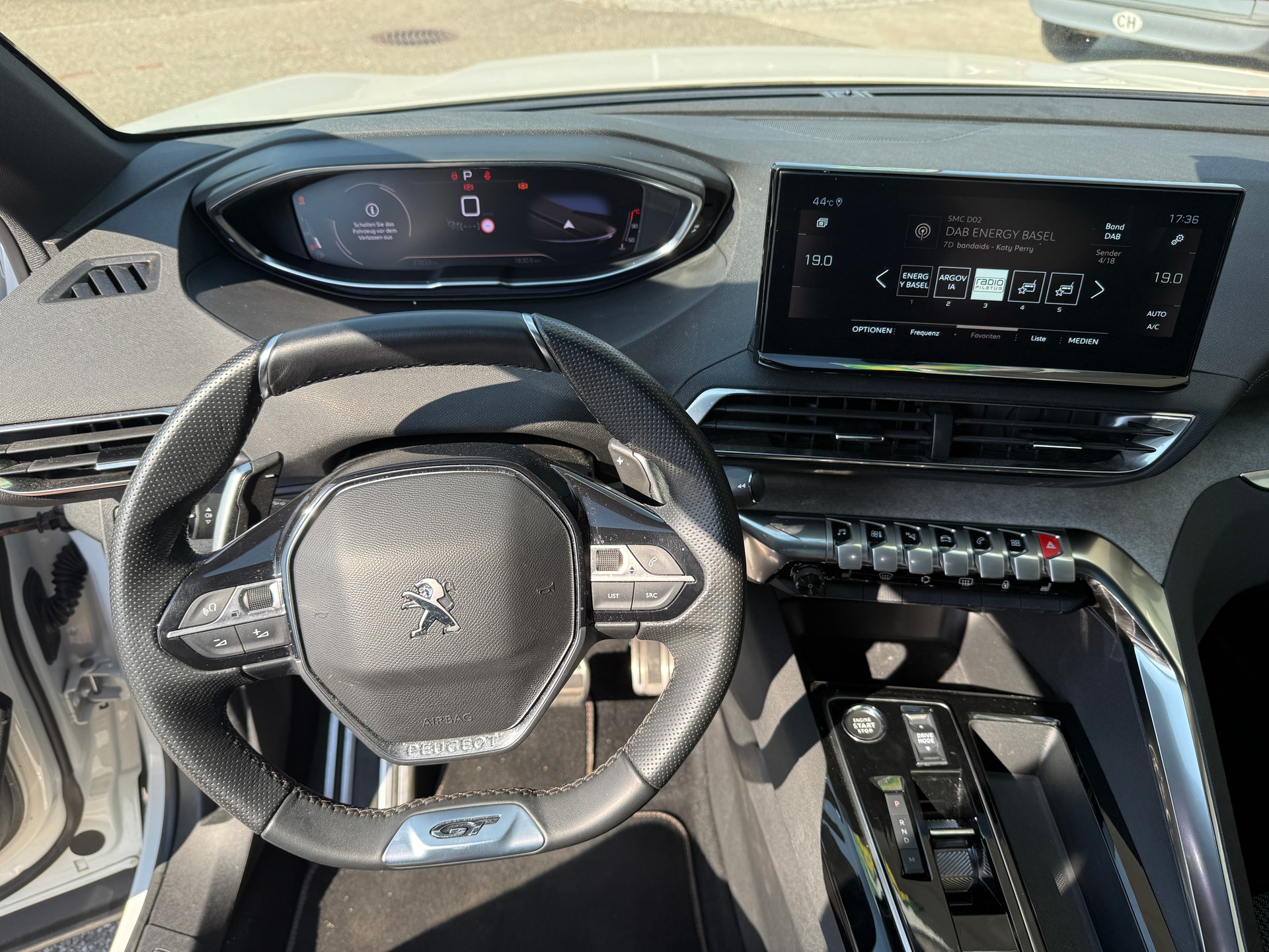 PEUGEOT 5008 1.5 BlueHDi GT EAT8-image-11