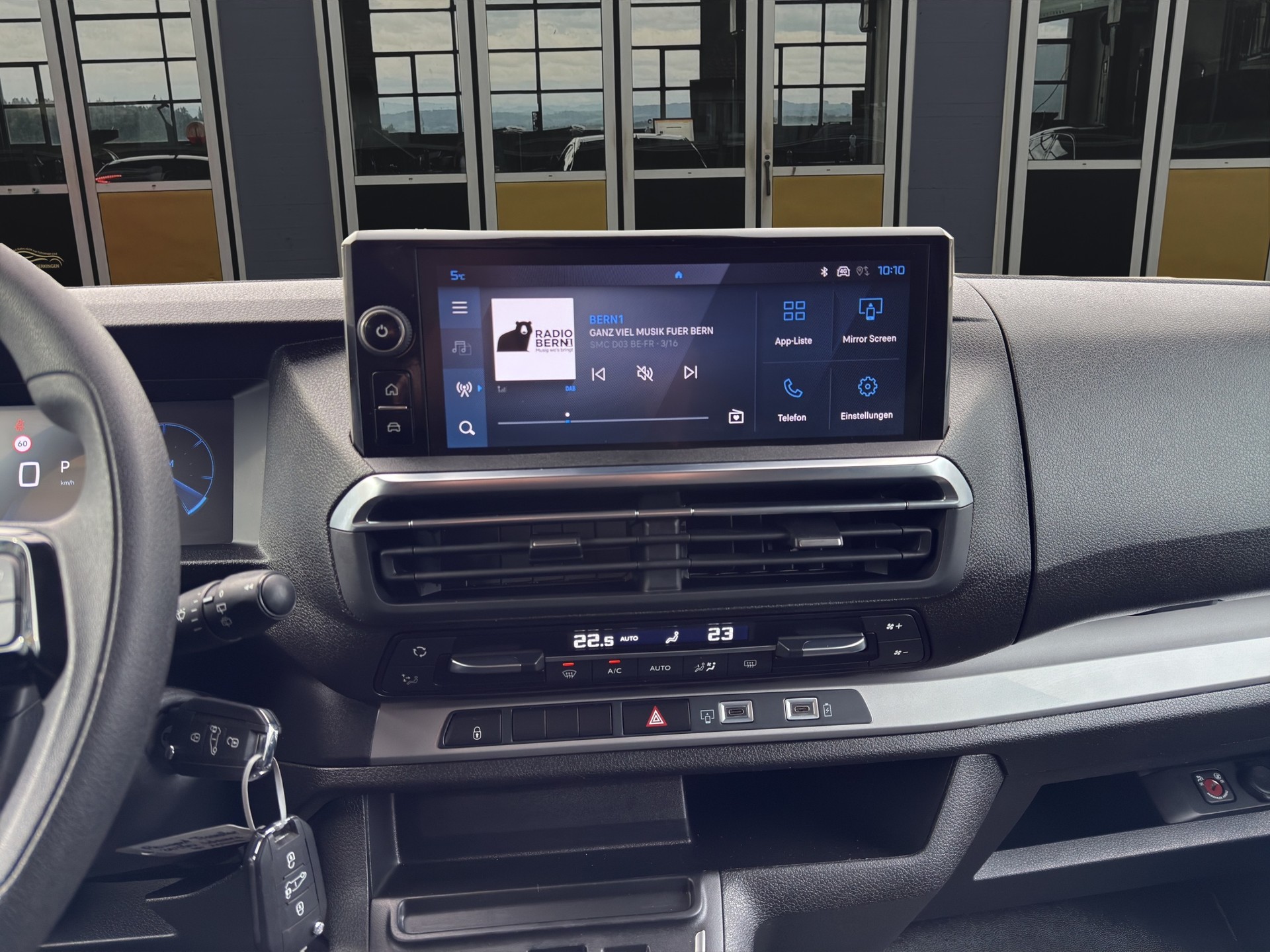 PEUGEOT Traveller 2.0 BlueHDi Business Long EAT8-image-15