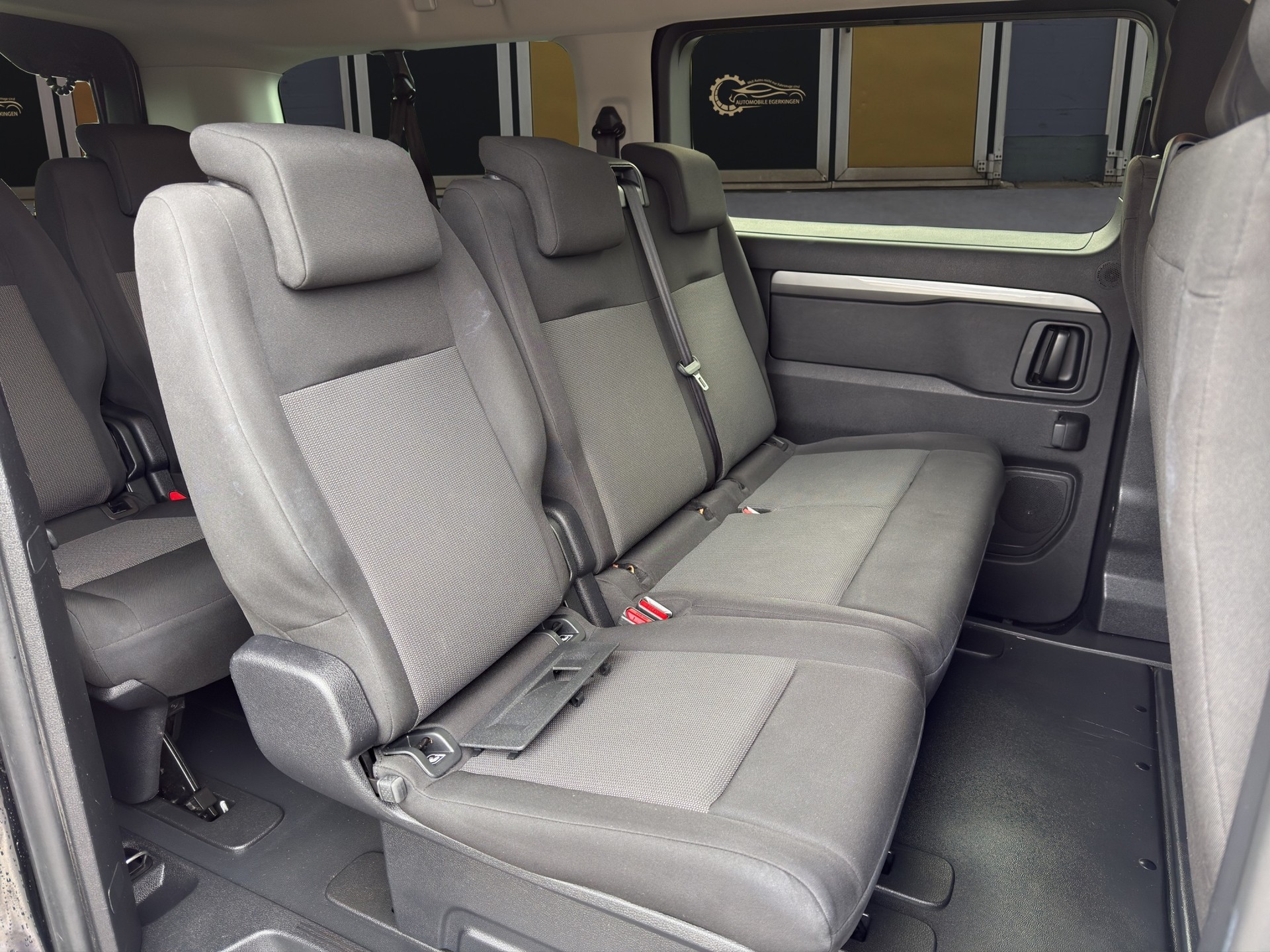 PEUGEOT Traveller 2.0 BlueHDi Business Long EAT8-image-12