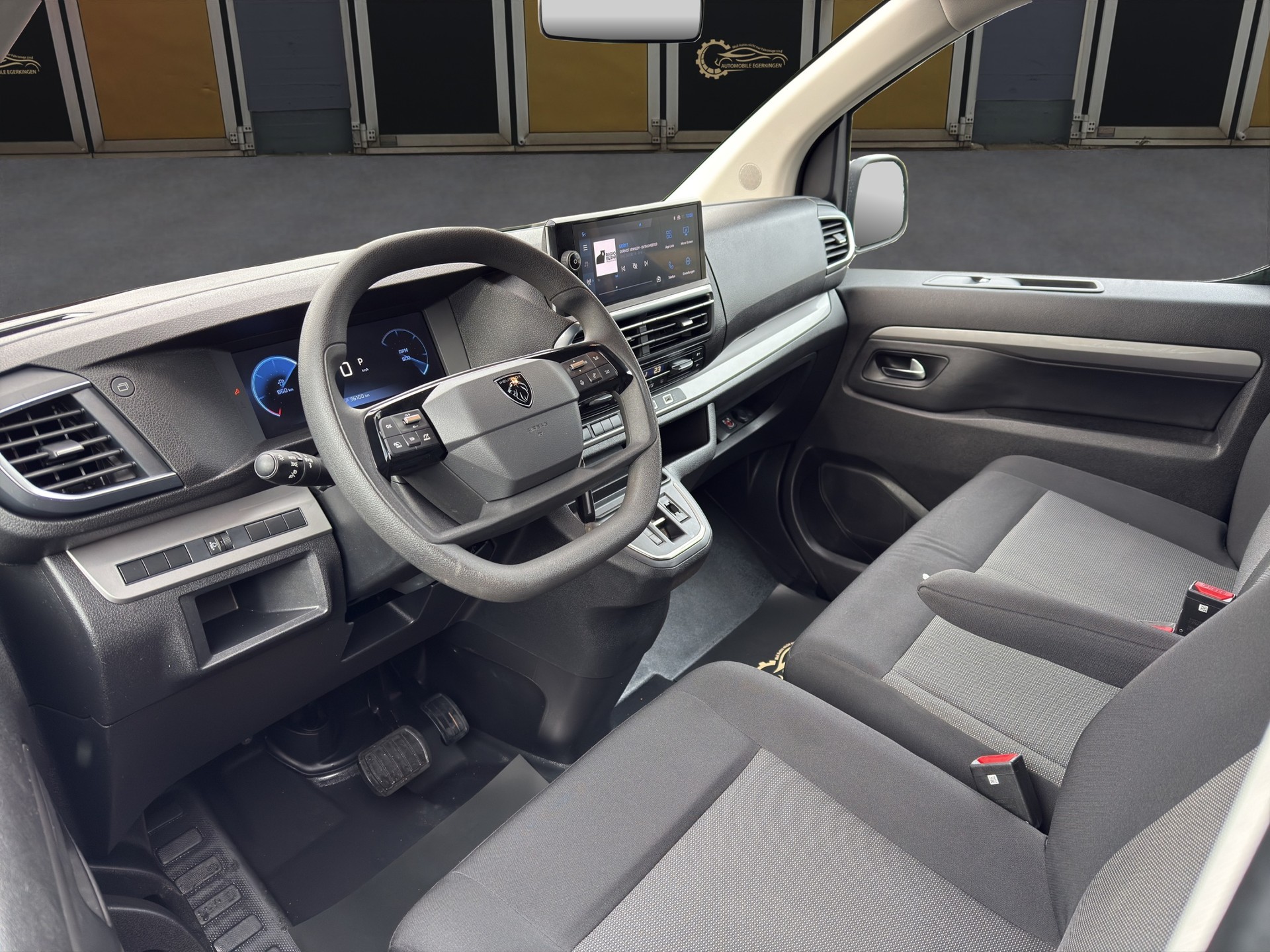 PEUGEOT Traveller 2.0 BlueHDi Business Long EAT8-image-8