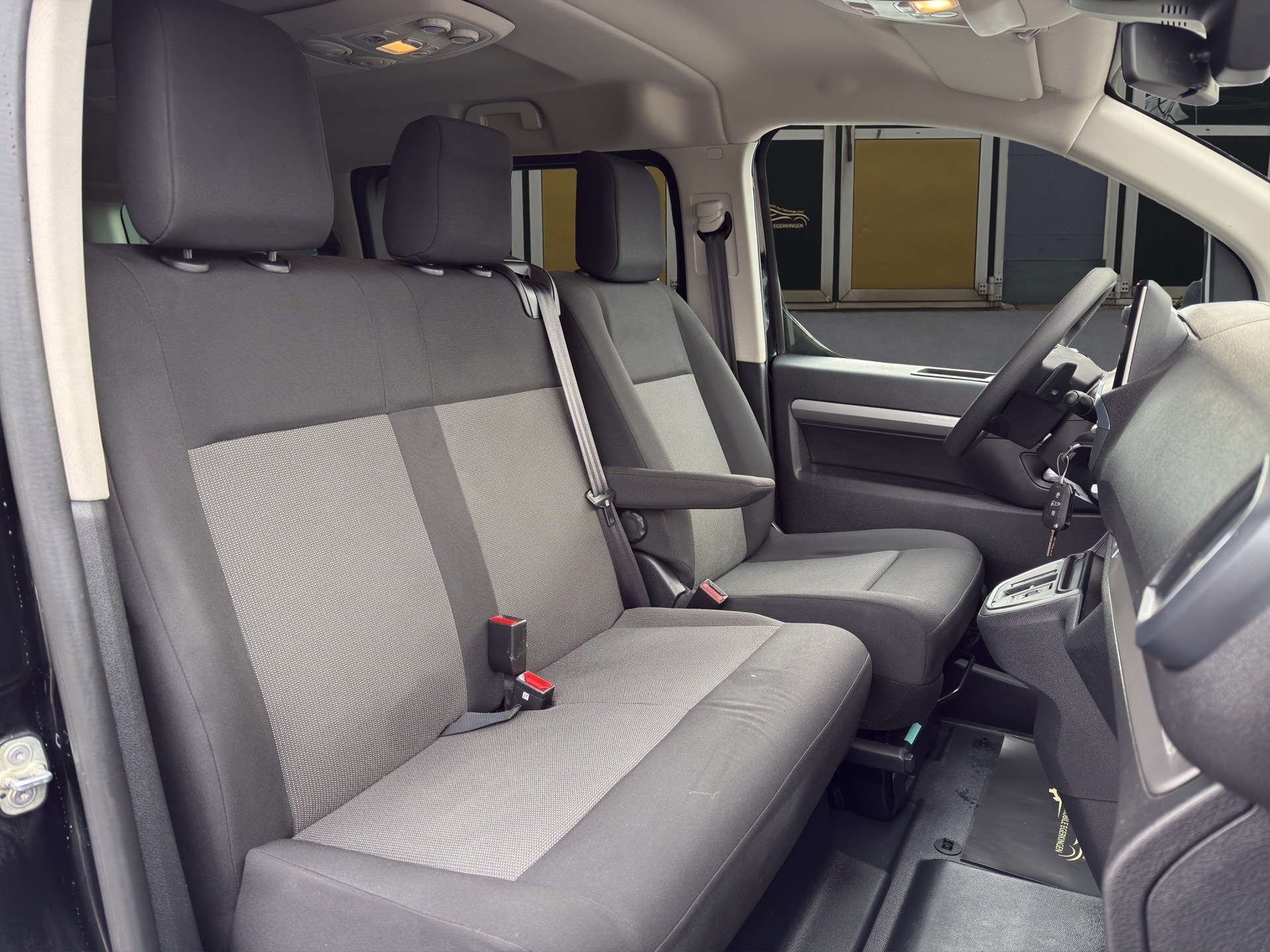 PEUGEOT Traveller 2.0 BlueHDi Business Long EAT8-image-9