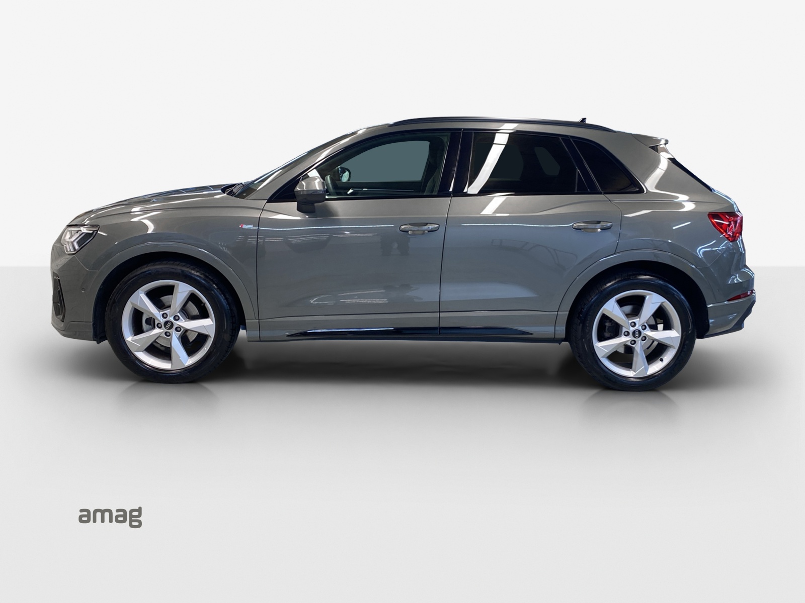 AUDI Q3 35 TFSI S line Attraction S-tronic-image-1