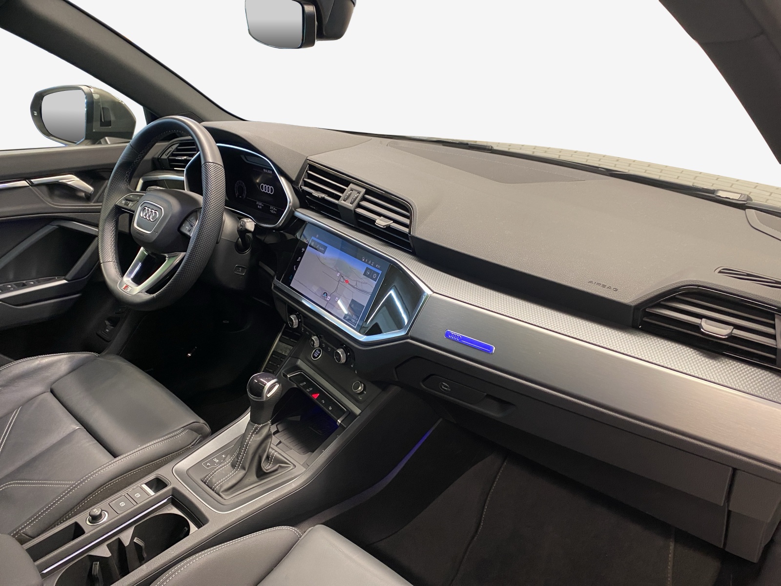 AUDI Q3 35 TFSI S line Attraction S-tronic-image-14