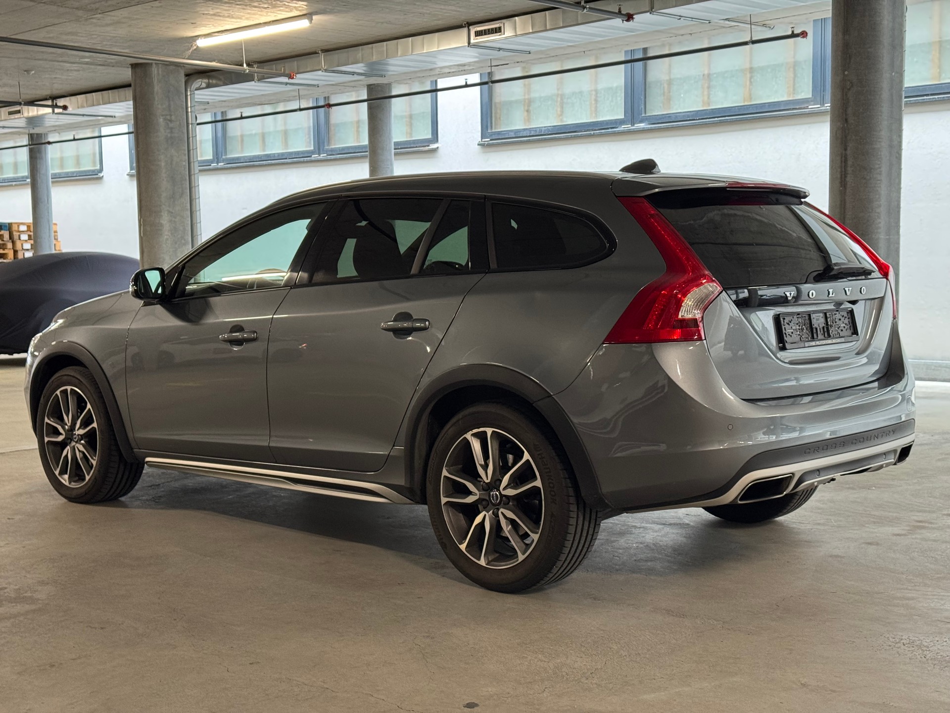 VOLVO V60 Cross Country T5 AWD Summum Geartronic-image-1
