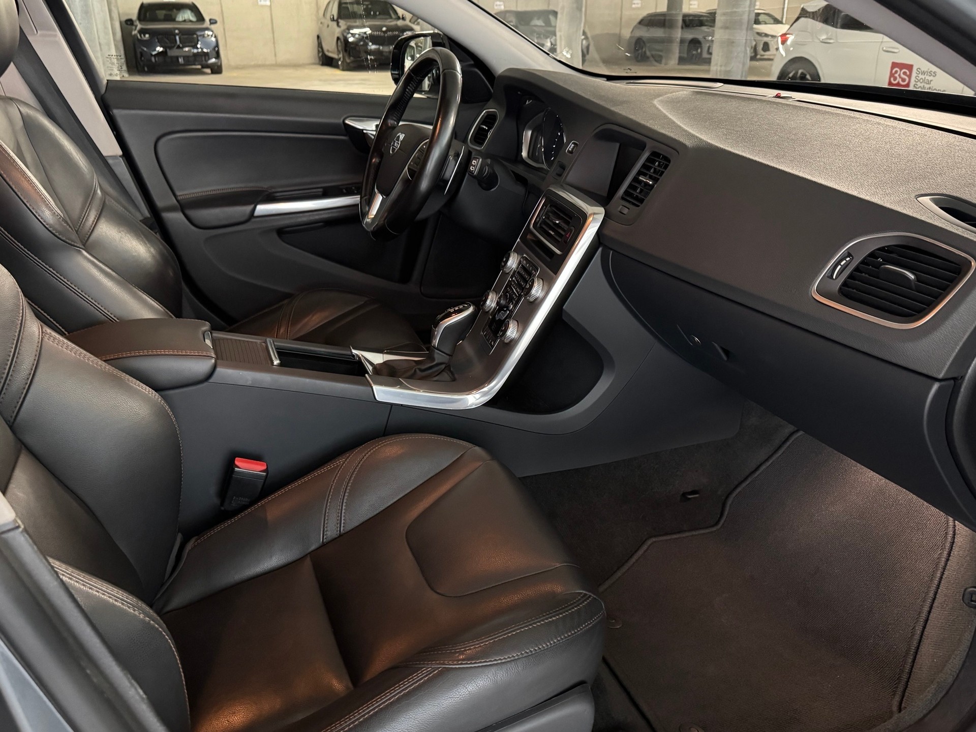 VOLVO V60 Cross Country T5 AWD Summum Geartronic-image-7