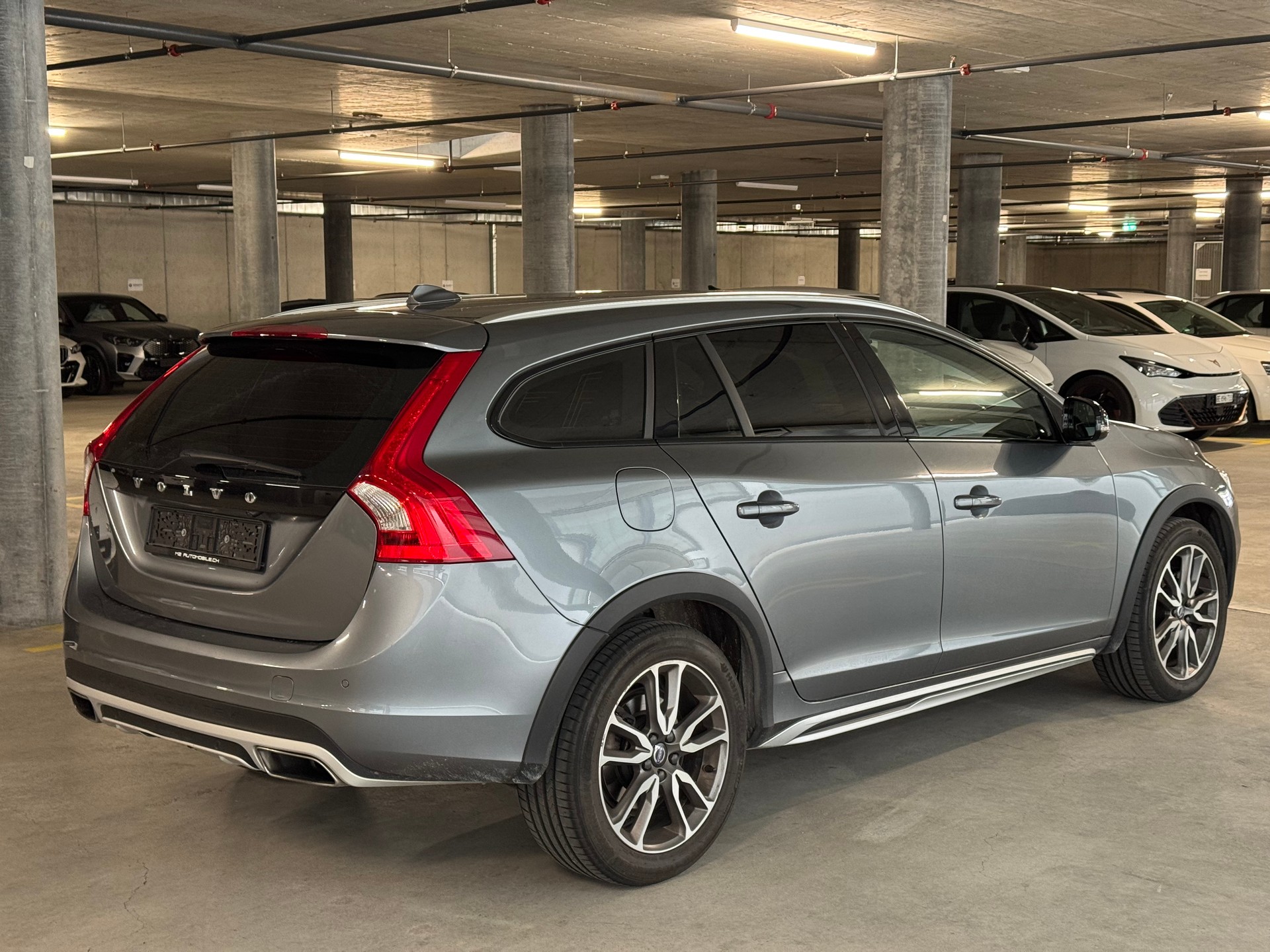 VOLVO V60 Cross Country T5 AWD Summum Geartronic-image-3