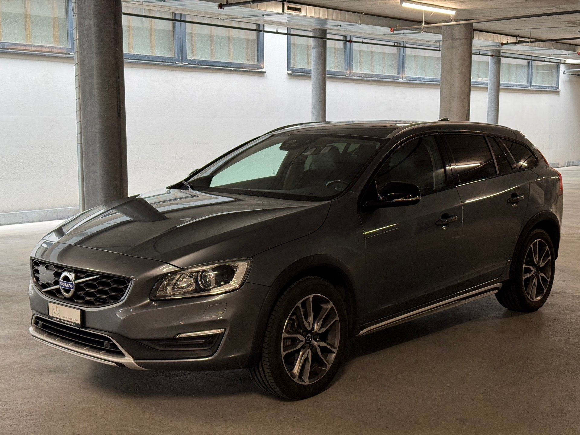 VOLVO V60 Cross Country T5 AWD Summum Geartronic-image-2
