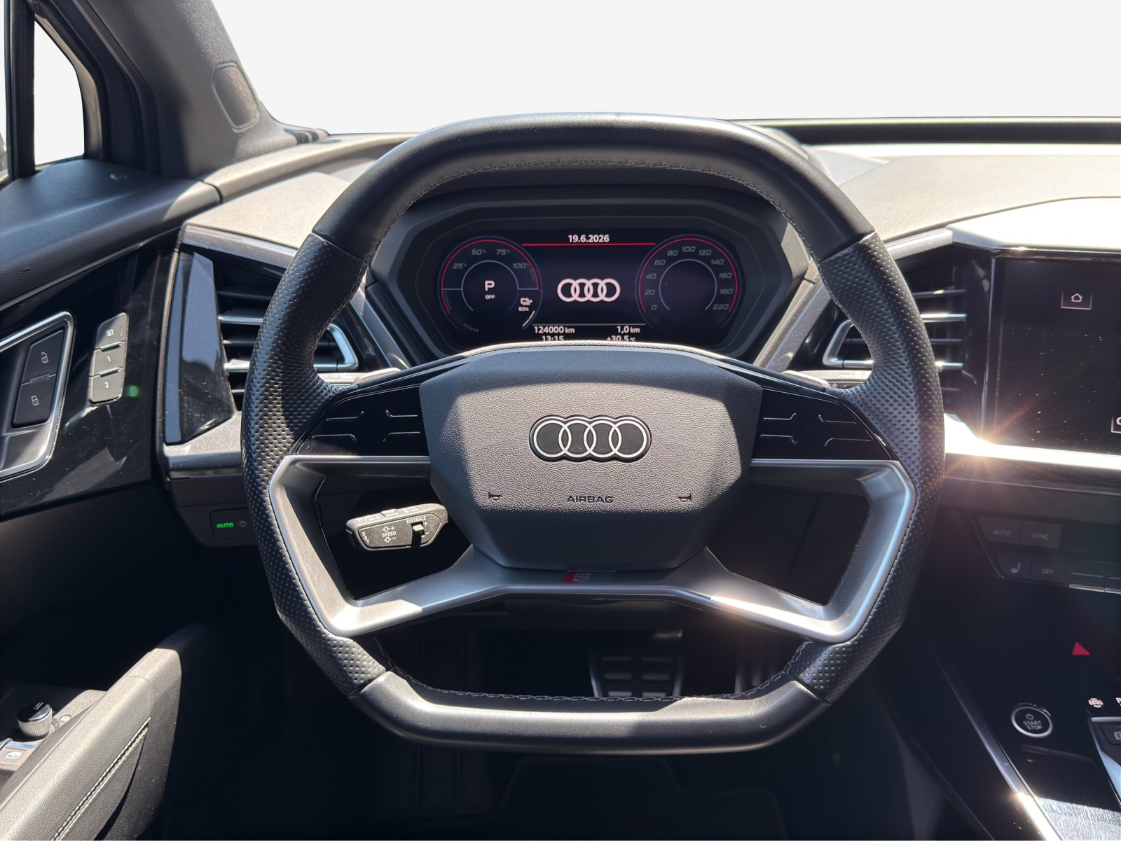 AUDI Q4 e-tron 50 quattro-image-10