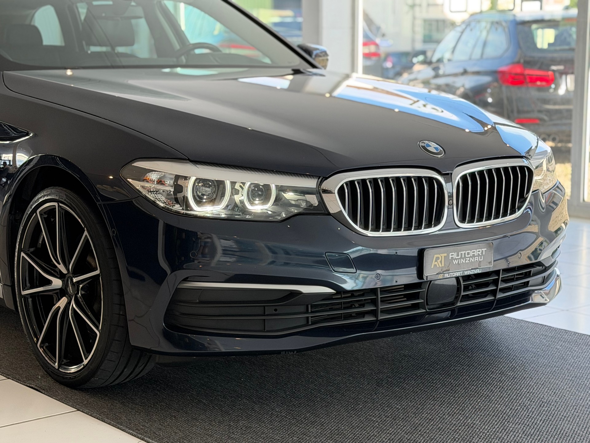 BMW 530d xDrive Touring Steptronic **TOP AUSSTATTUNG**-image-3