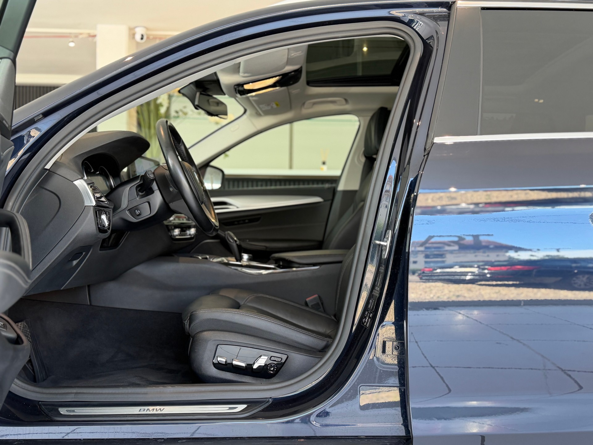 BMW 530d xDrive Touring Steptronic **TOP AUSSTATTUNG**-image-10