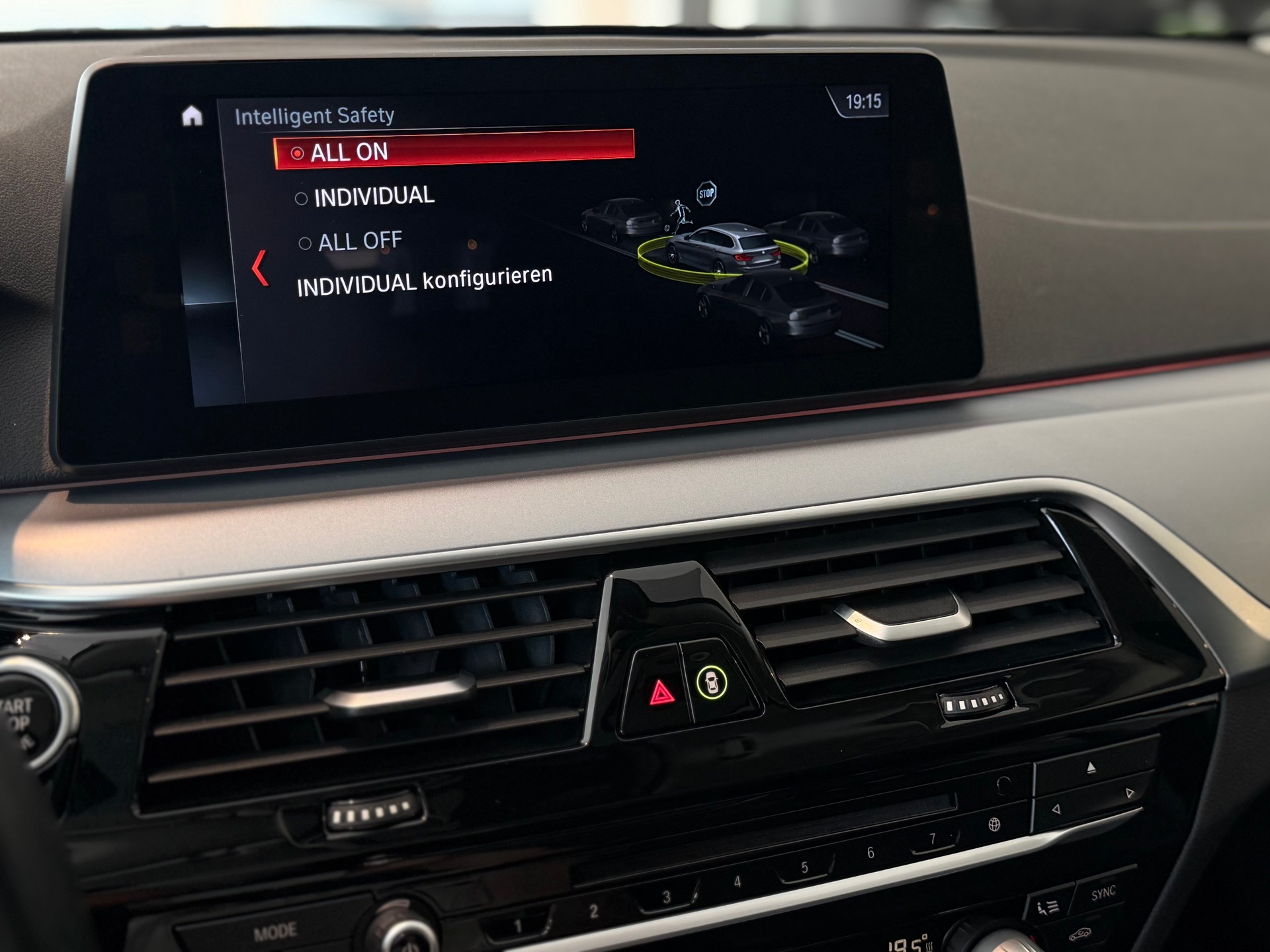 BMW 530d xDrive Touring Steptronic **TOP AUSSTATTUNG**-image-17