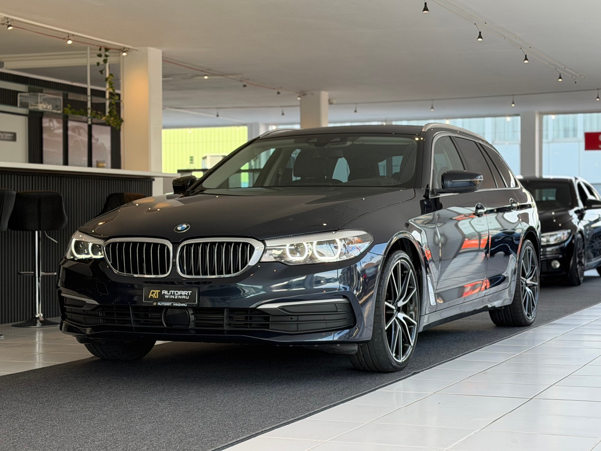 BMW 530d xDrive Touring Steptronic **TOP AUSSTATTUNG**-image-0
