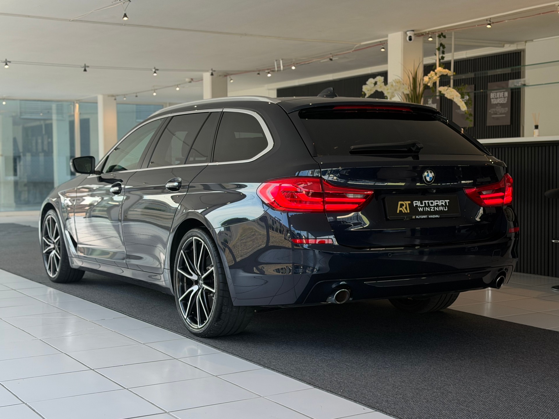 BMW 530d xDrive Touring Steptronic **TOP AUSSTATTUNG**-image-7