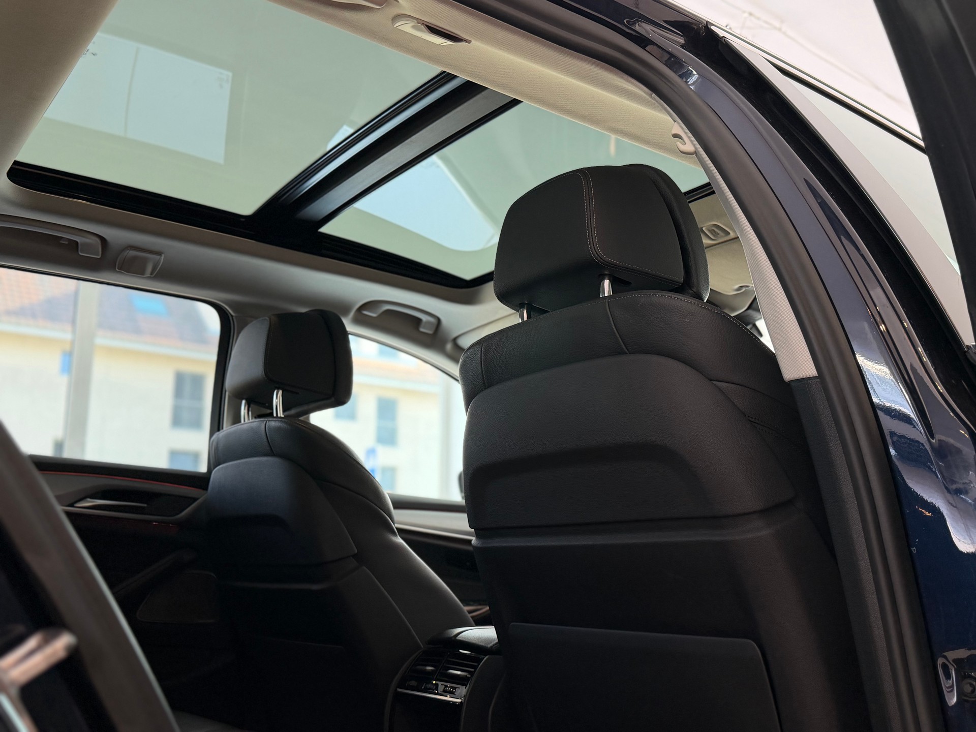 BMW 530d xDrive Touring Steptronic **TOP AUSSTATTUNG**-image-25