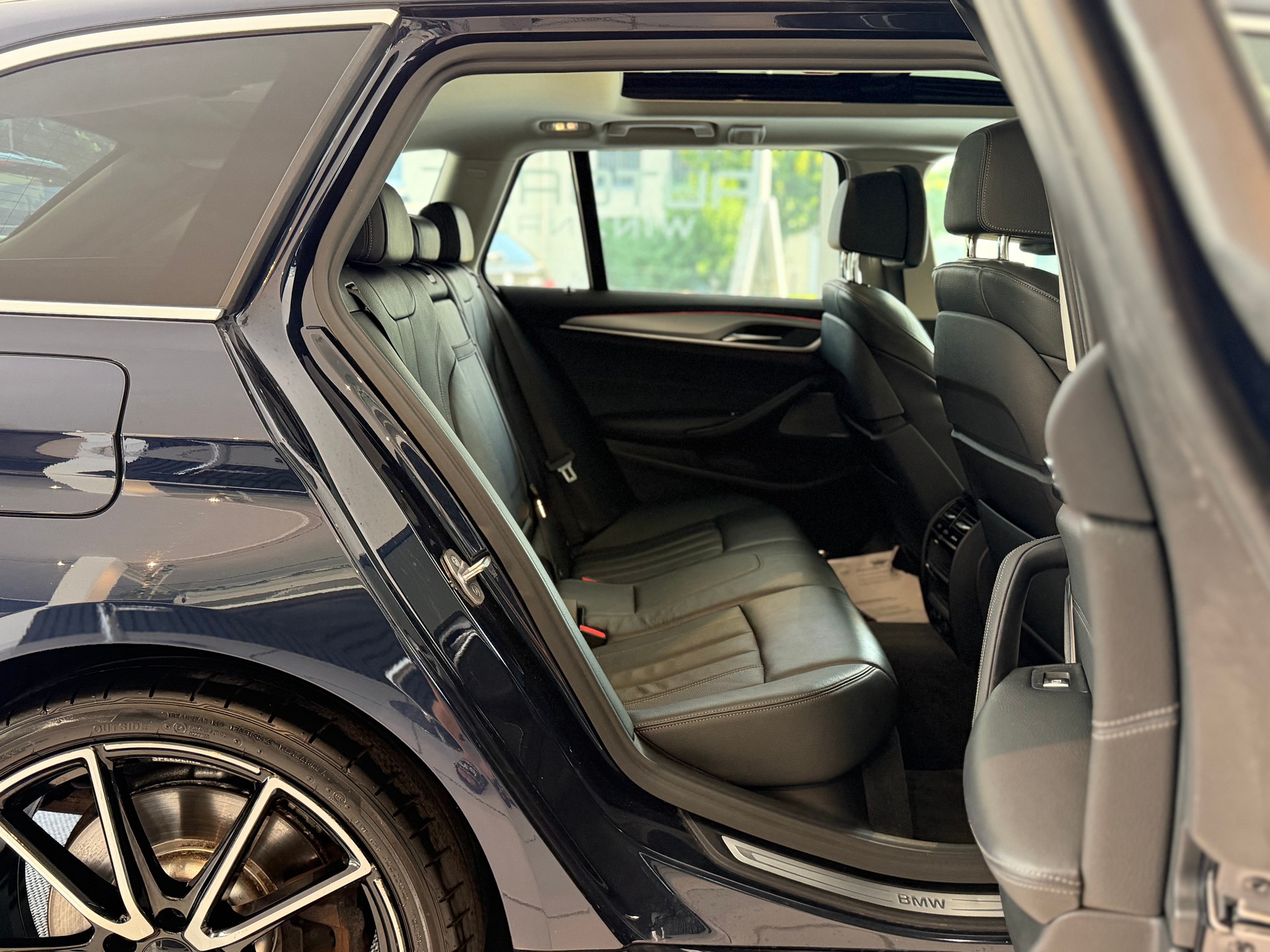 BMW 530d xDrive Touring Steptronic **TOP AUSSTATTUNG**-image-24