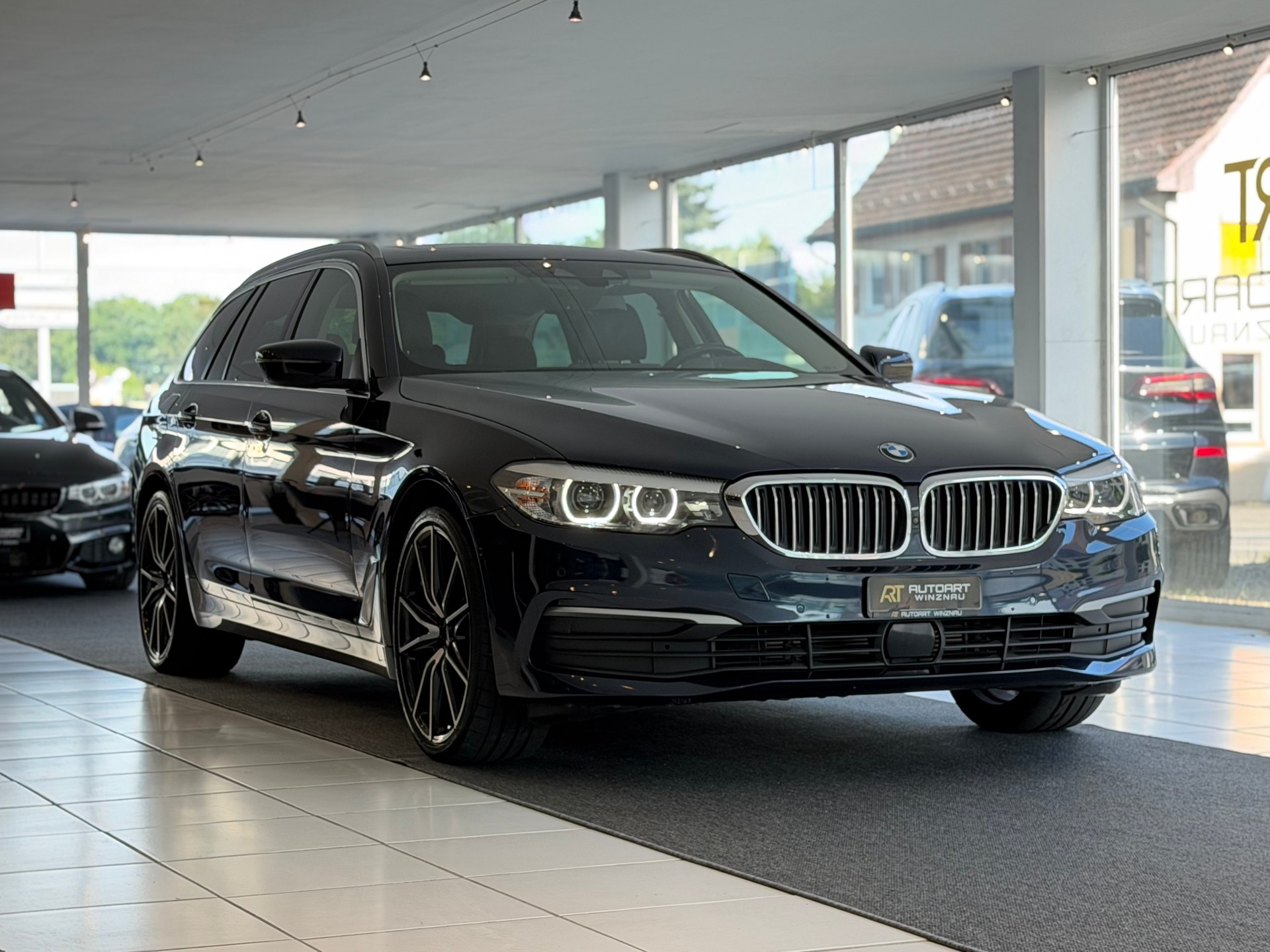 BMW 530d xDrive Touring Steptronic **TOP AUSSTATTUNG**-image-2
