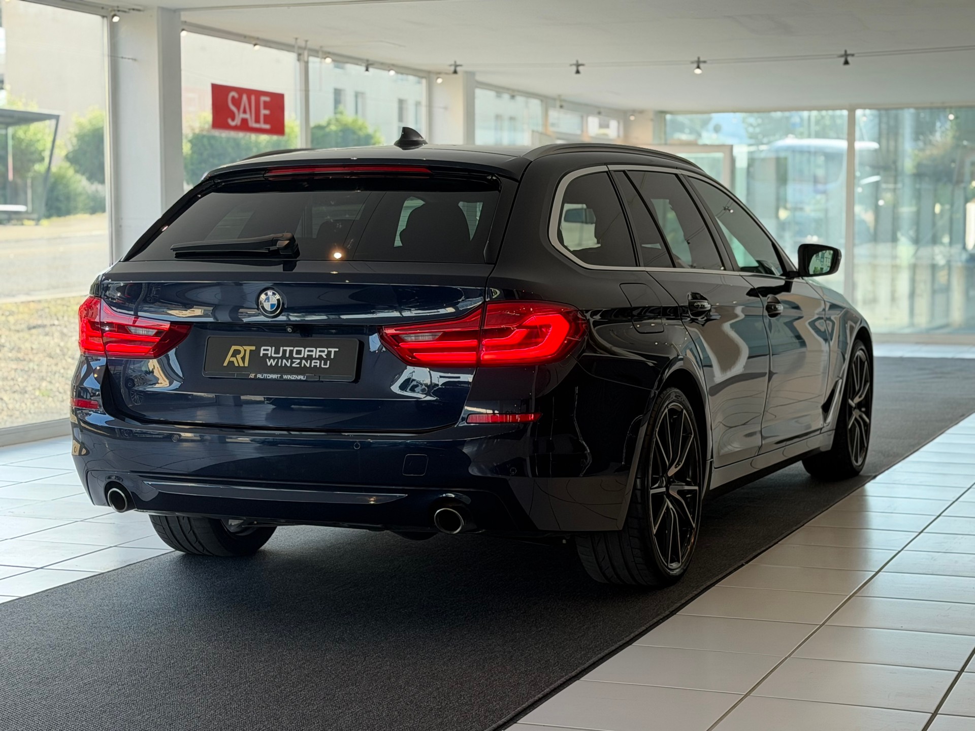 BMW 530d xDrive Touring Steptronic **TOP AUSSTATTUNG**-image-5