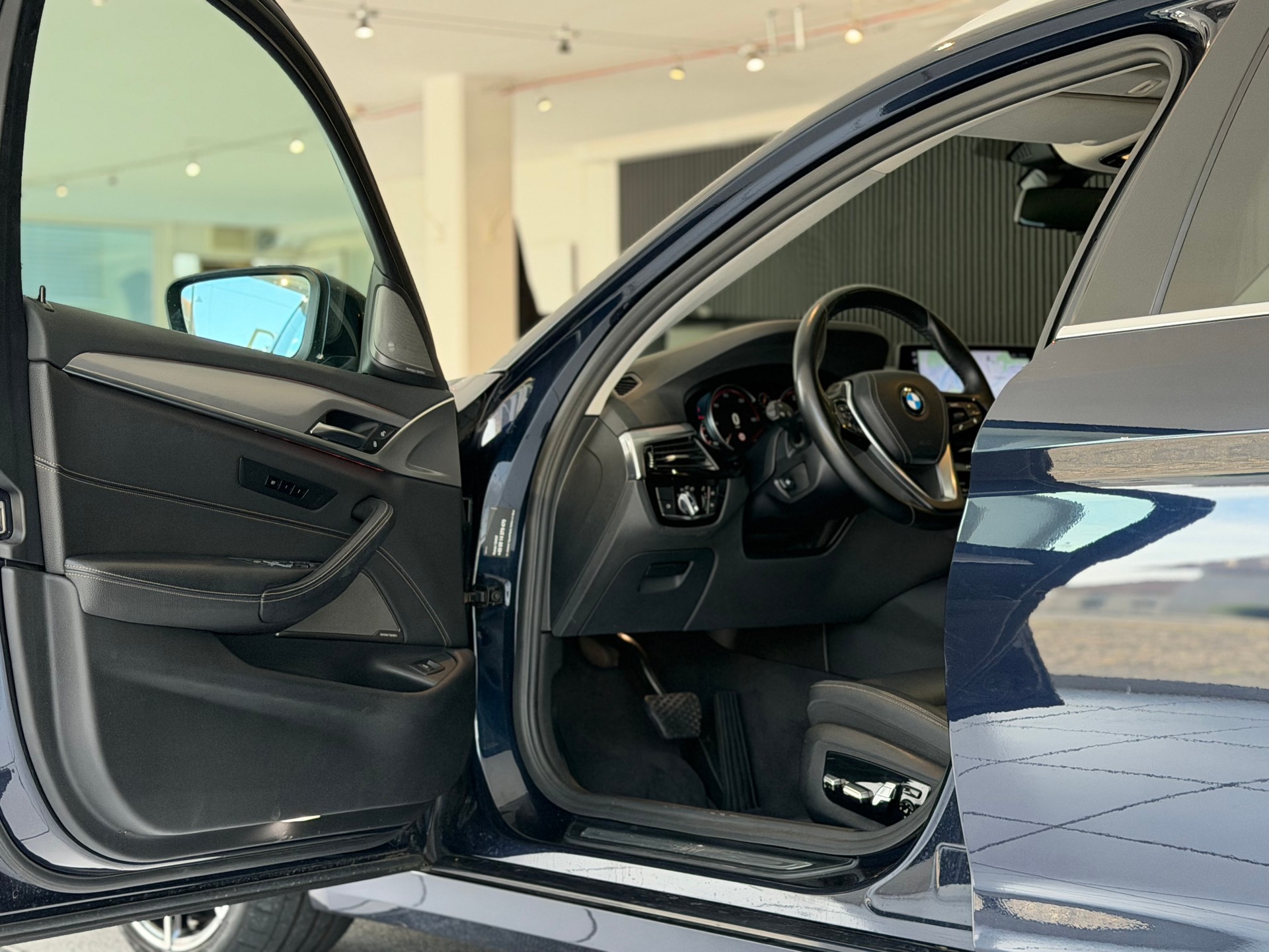 BMW 530d xDrive Touring Steptronic **TOP AUSSTATTUNG**-image-9