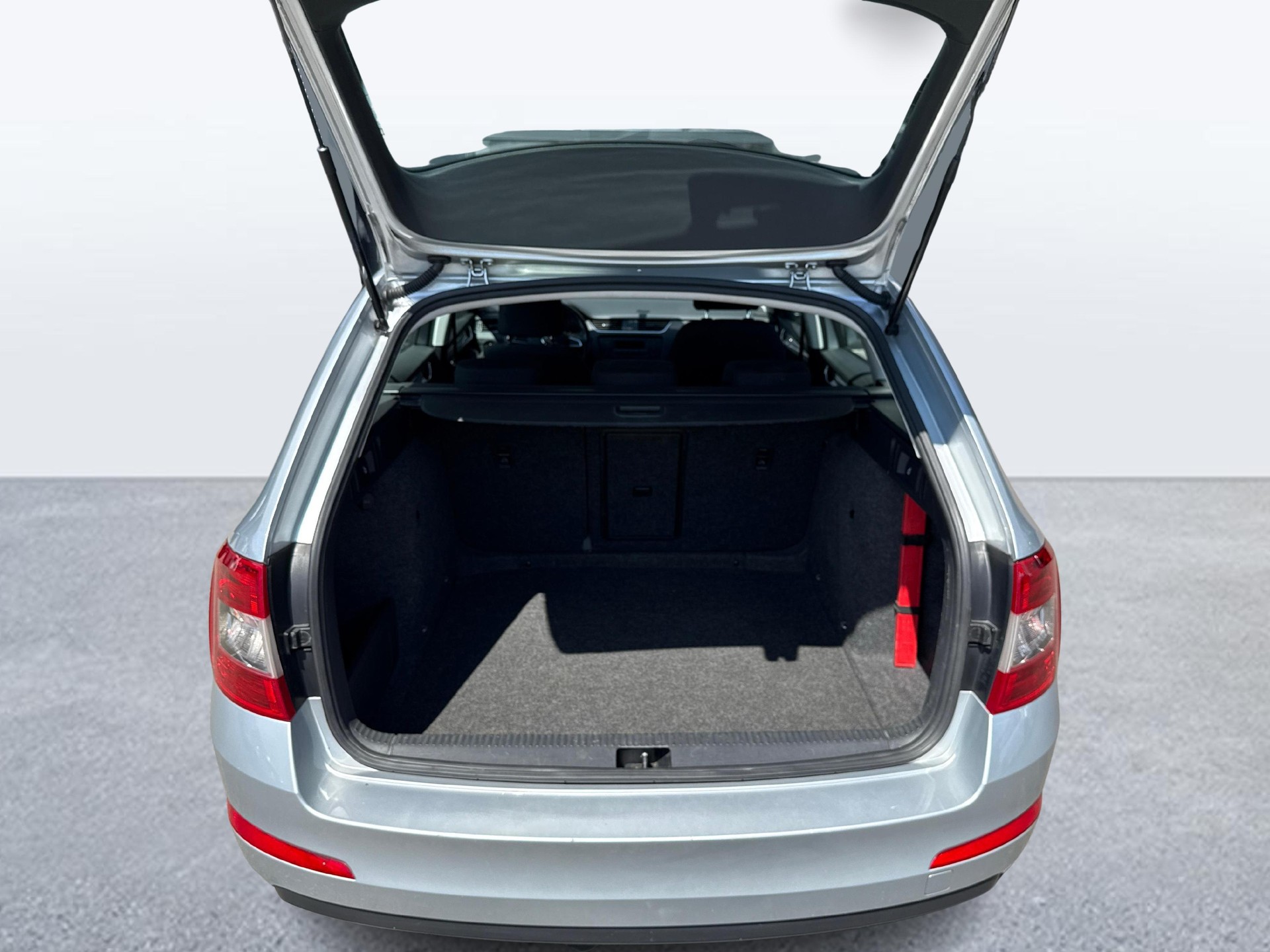 SKODA Octavia Combi 1.6 TDI 105 Ambition 4x4-image-11