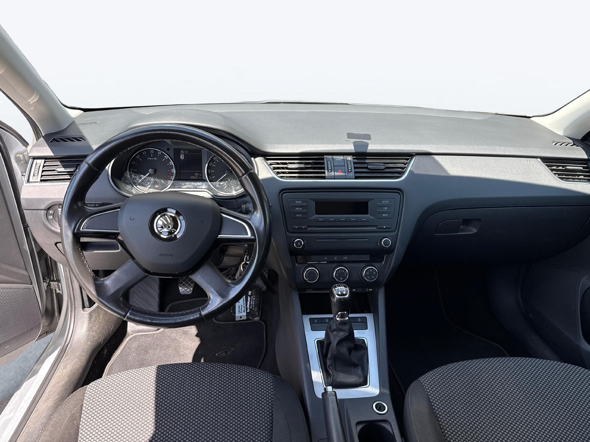 SKODA Octavia Combi 1.6 TDI 105 Ambition 4x4-image-8