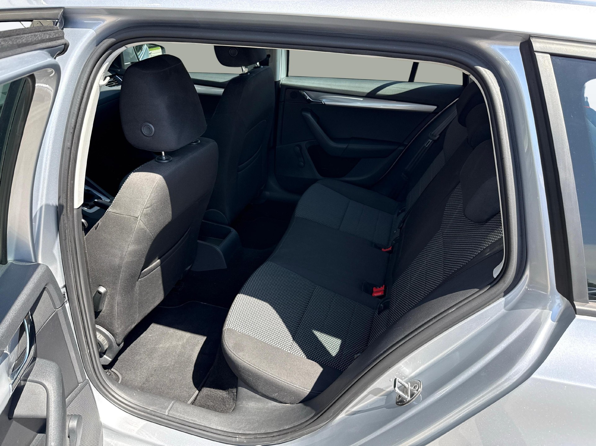 SKODA Octavia Combi 1.6 TDI 105 Ambition 4x4-image-10