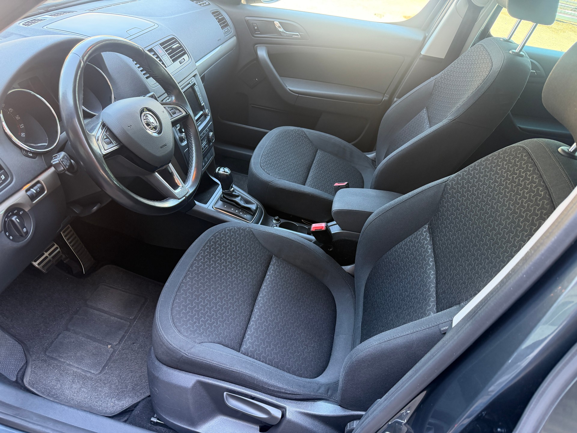 SKODA Yeti 2.0 TDI Ambition 4x4 DSG-image-5