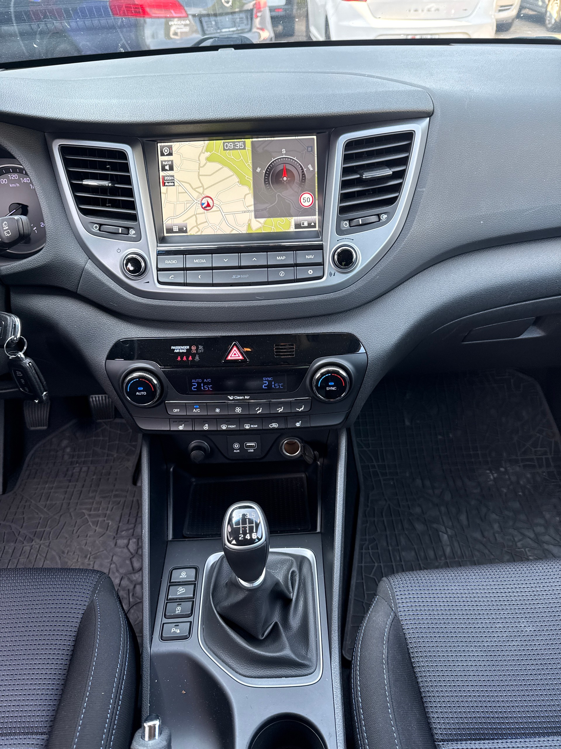 HYUNDAI Tucson 2.0 CRDI Plena 2WD-image-9