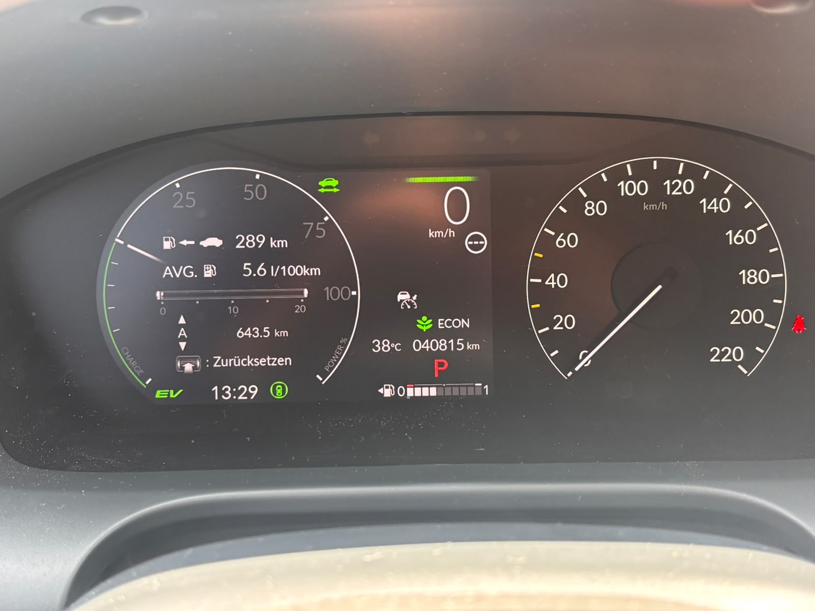 HONDA ZR-V 2.0i MMD Hybrid Sport Automatic-image-15