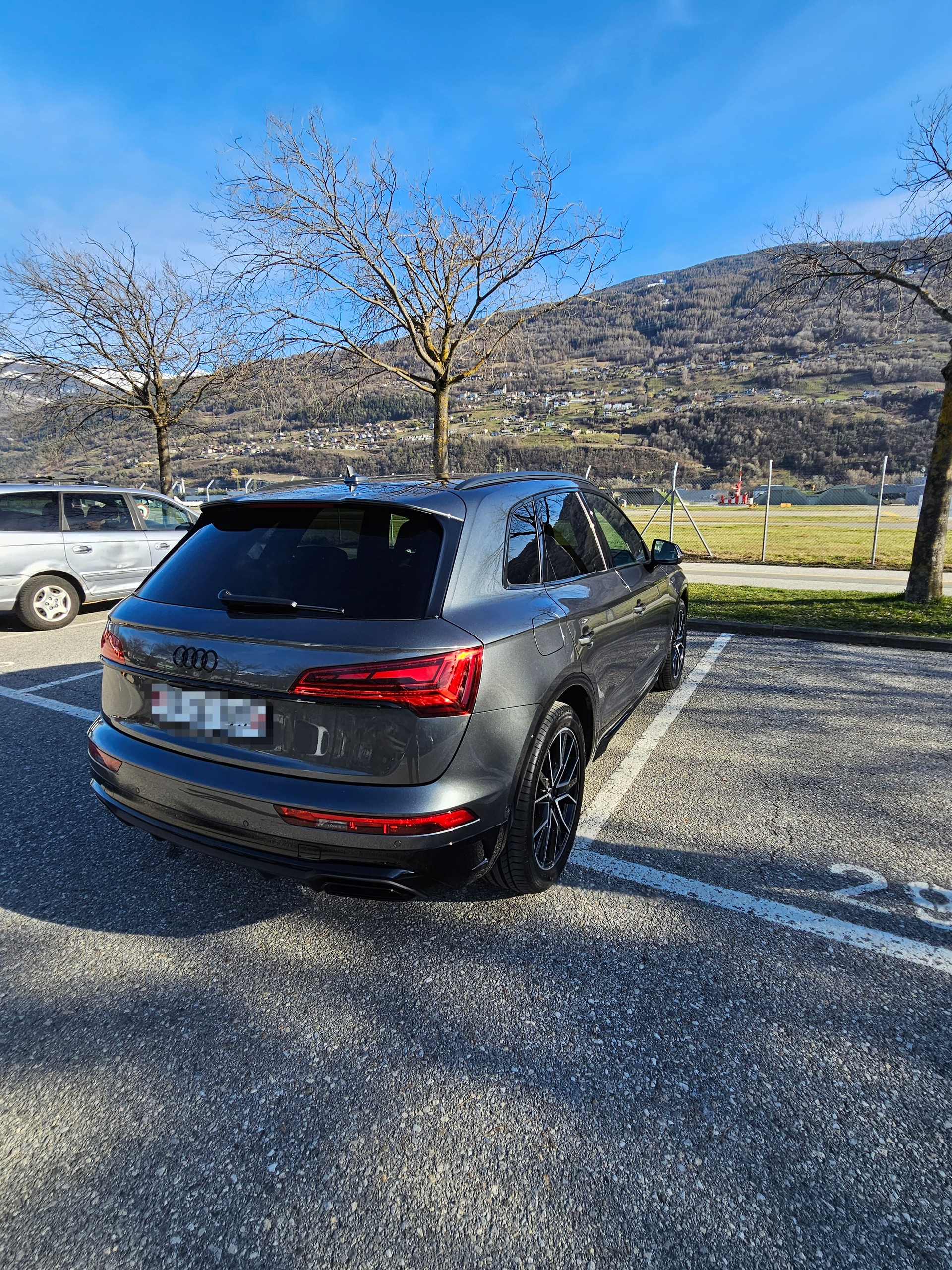 AUDI 40 TDI Black Edition quattro S-Tronic-image-3