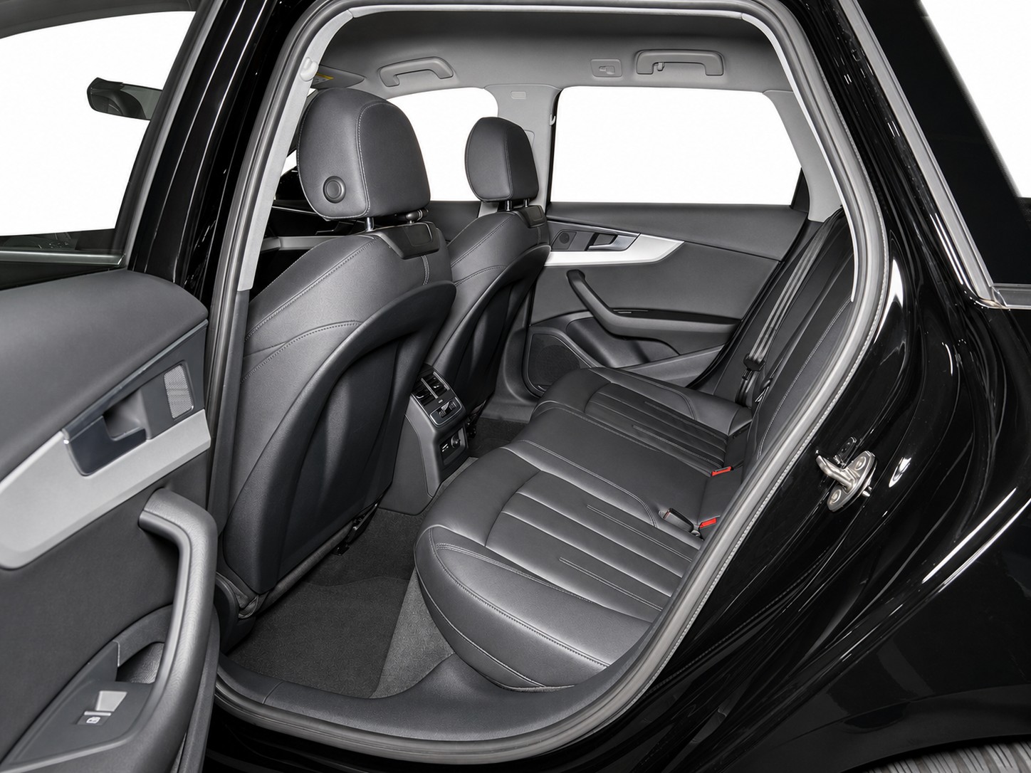 AUDI A4 Avant 2.0 40 TDI Advanced quattro S-Tronic CH FAHRZEUG-image-8