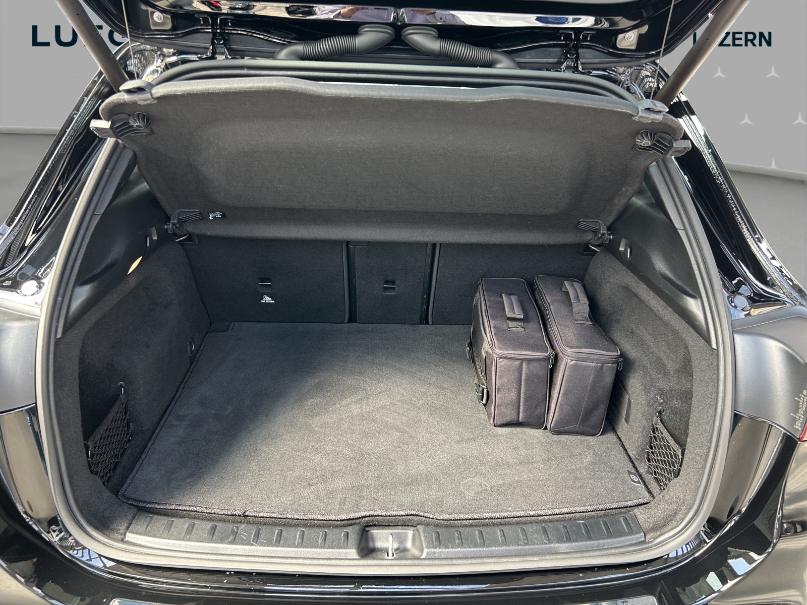 MERCEDES-BENZ EQA 350 4Matic-image-14
