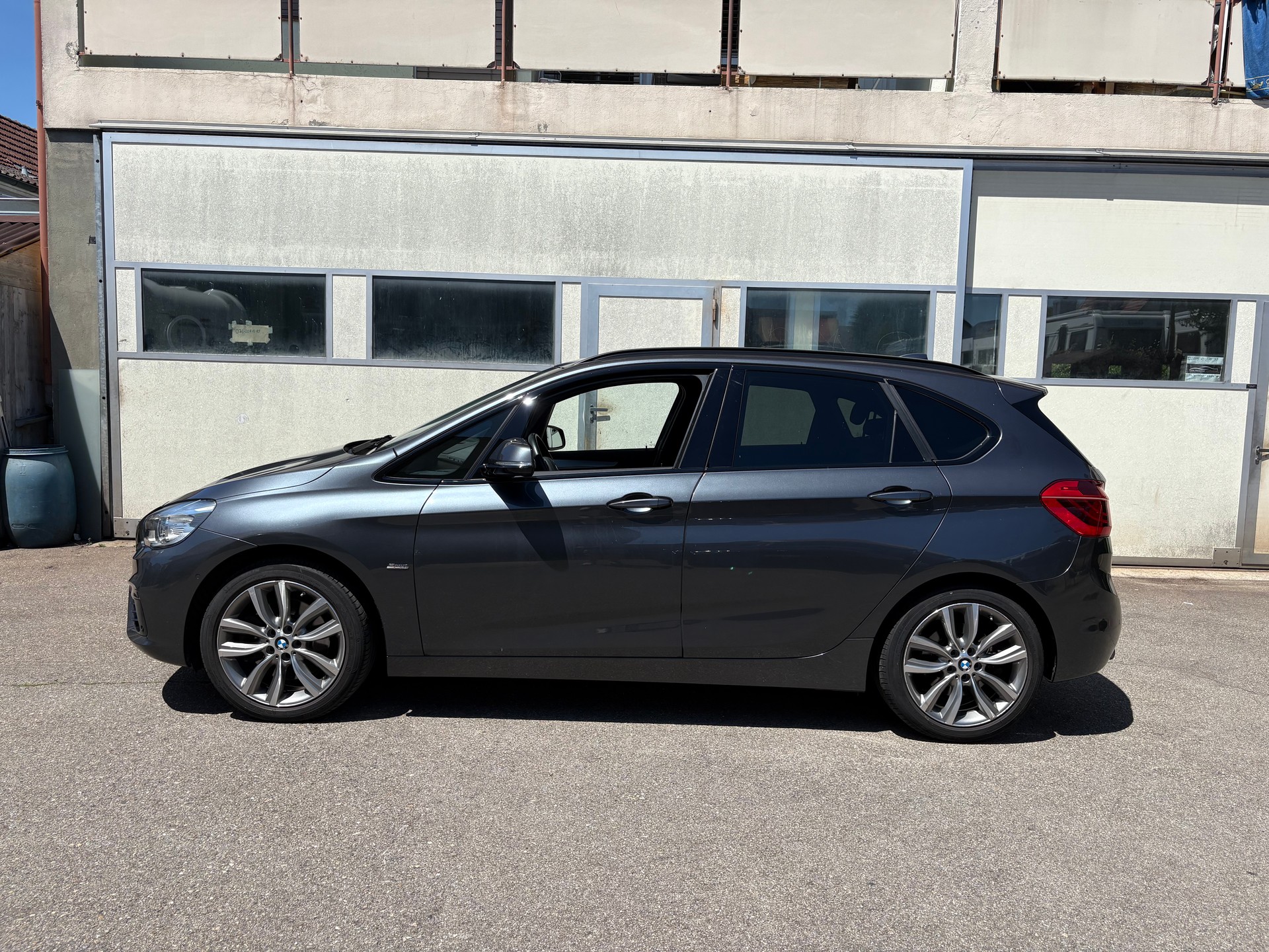 BMW 225i xDrive Active Tourer Sport Line Steptronic-image-2