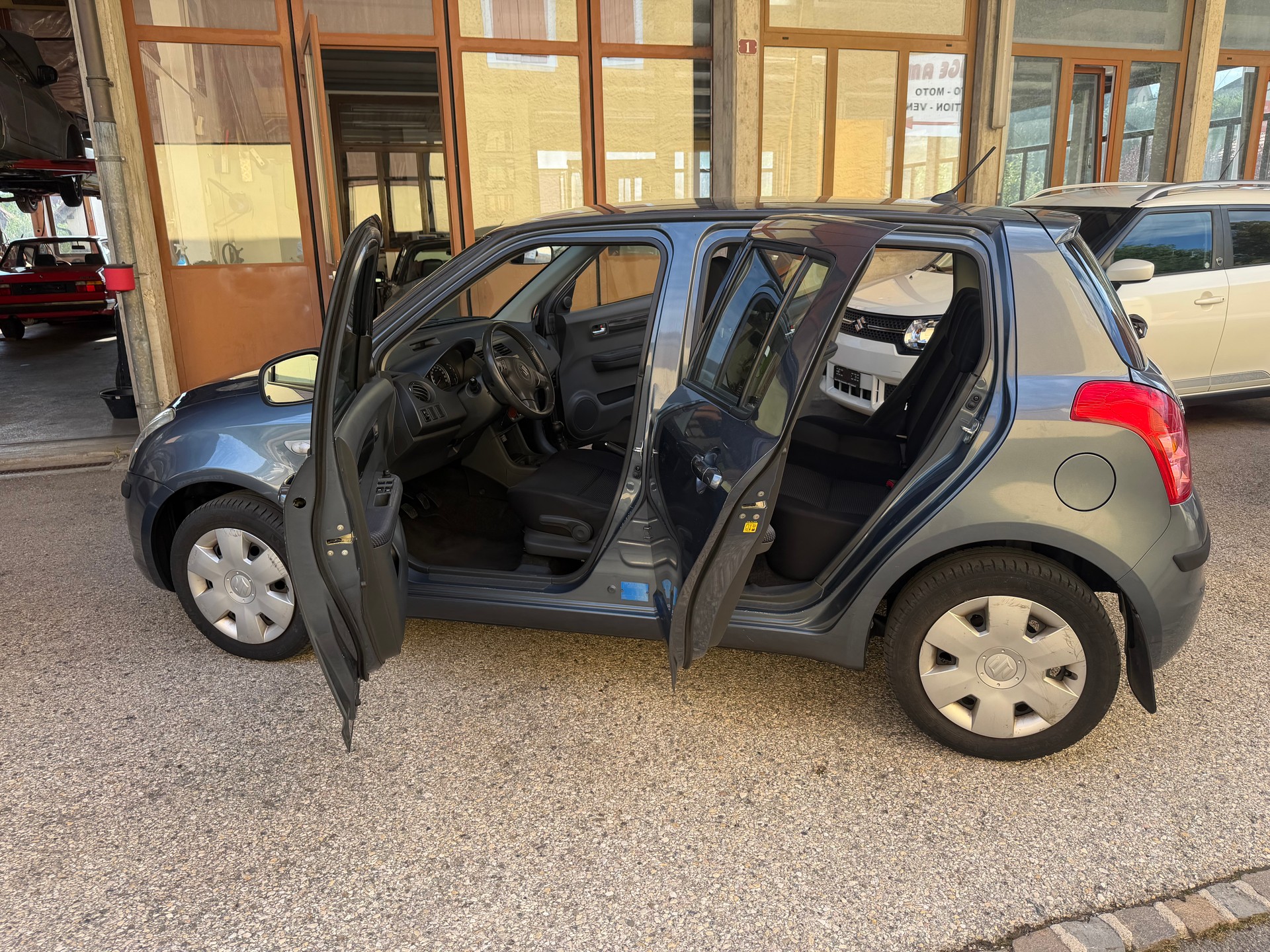 SUZUKI Swift 1.3i 16V GL Top 4x4-image-10
