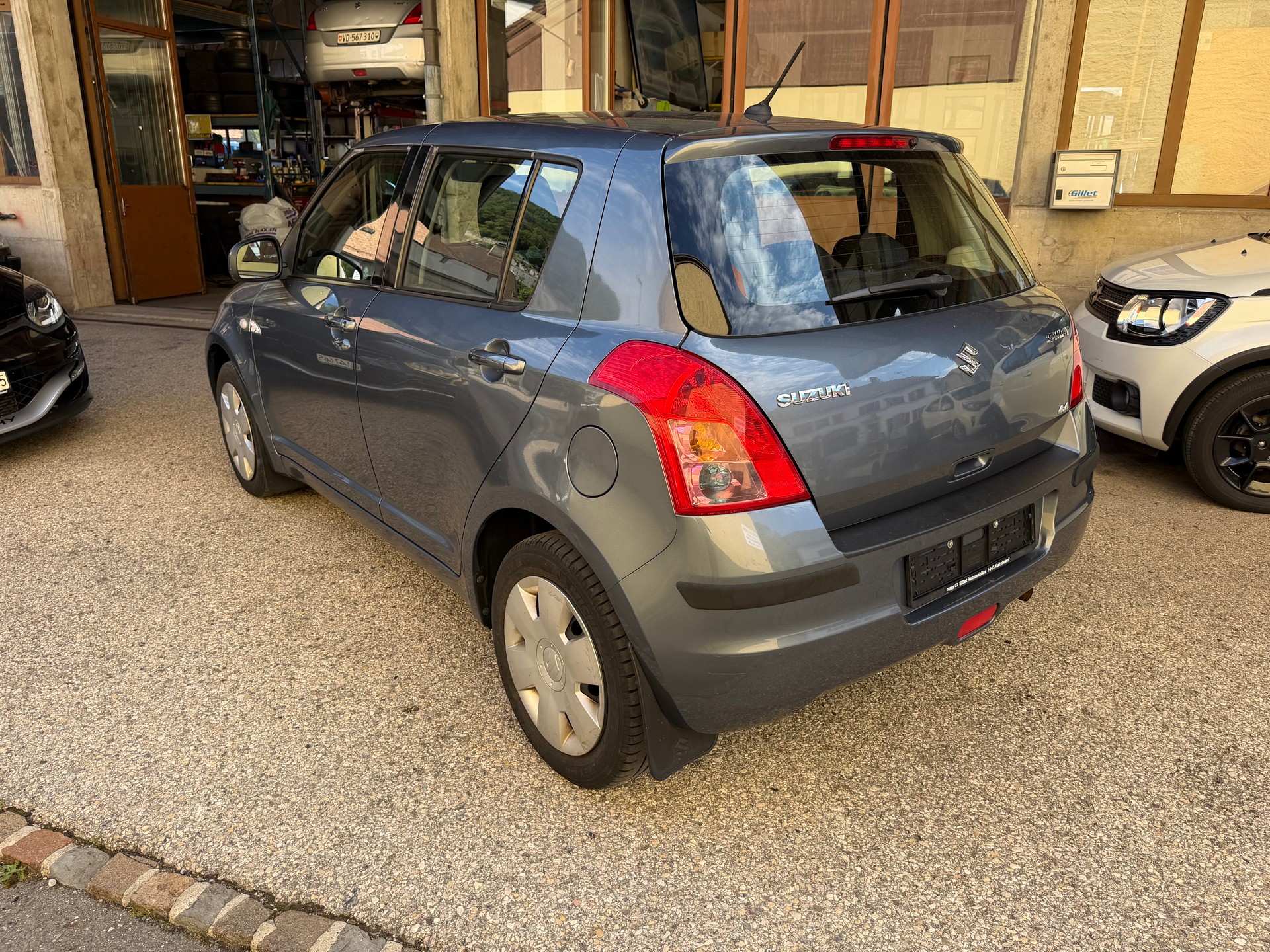 SUZUKI Swift 1.3i 16V GL Top 4x4-image-12