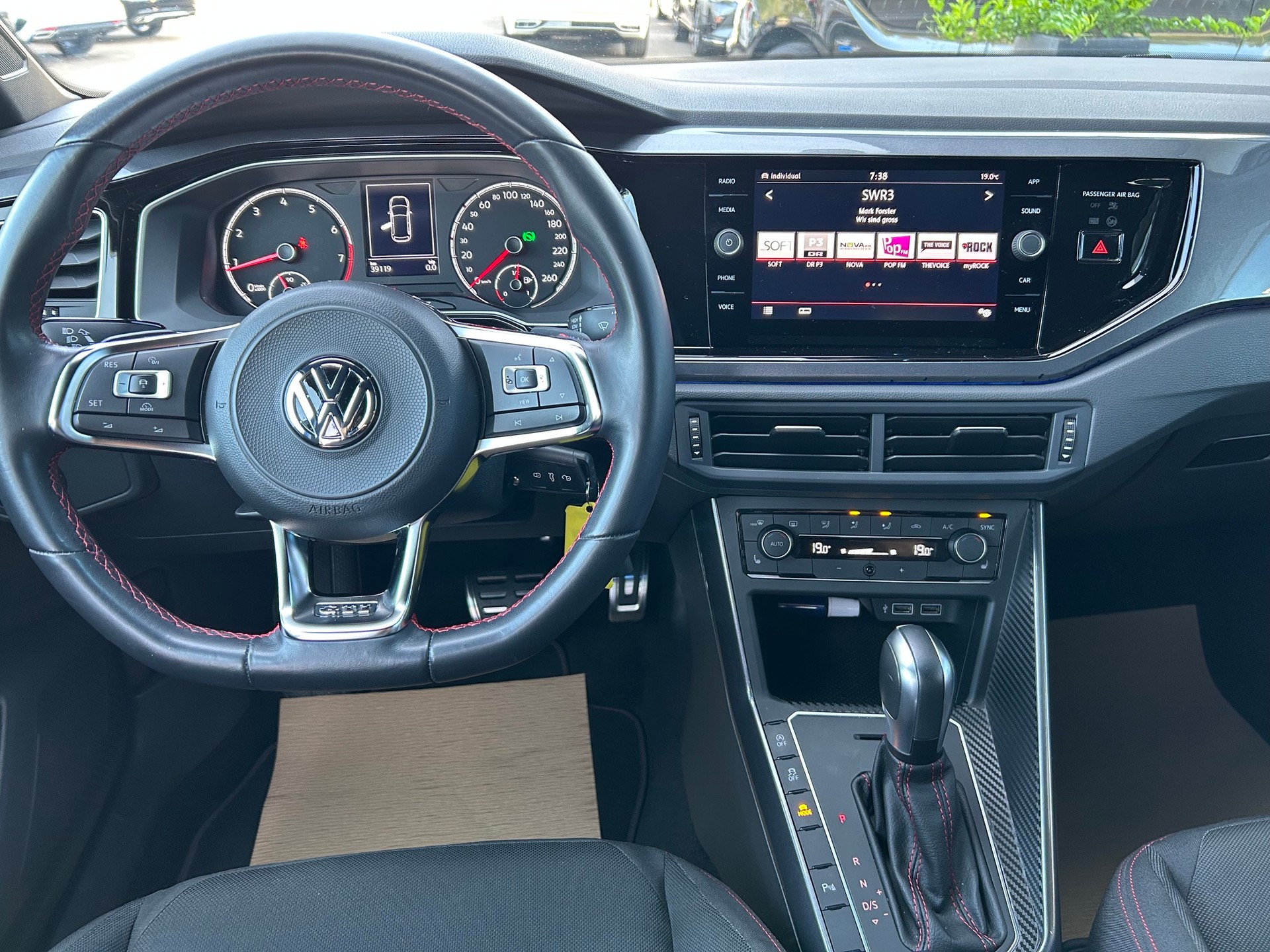 VW Polo 2.0 TSI GTI DSG-image-8