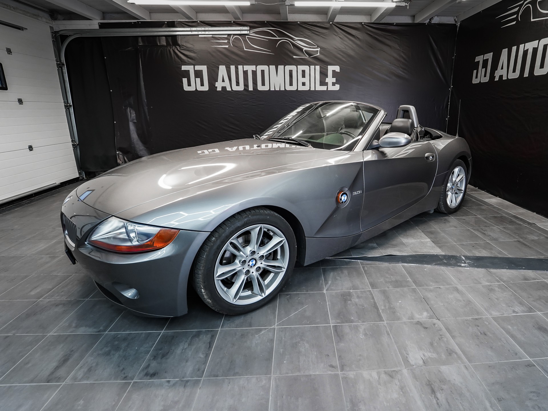 BMW Z4 3.0i Roadster-image-2