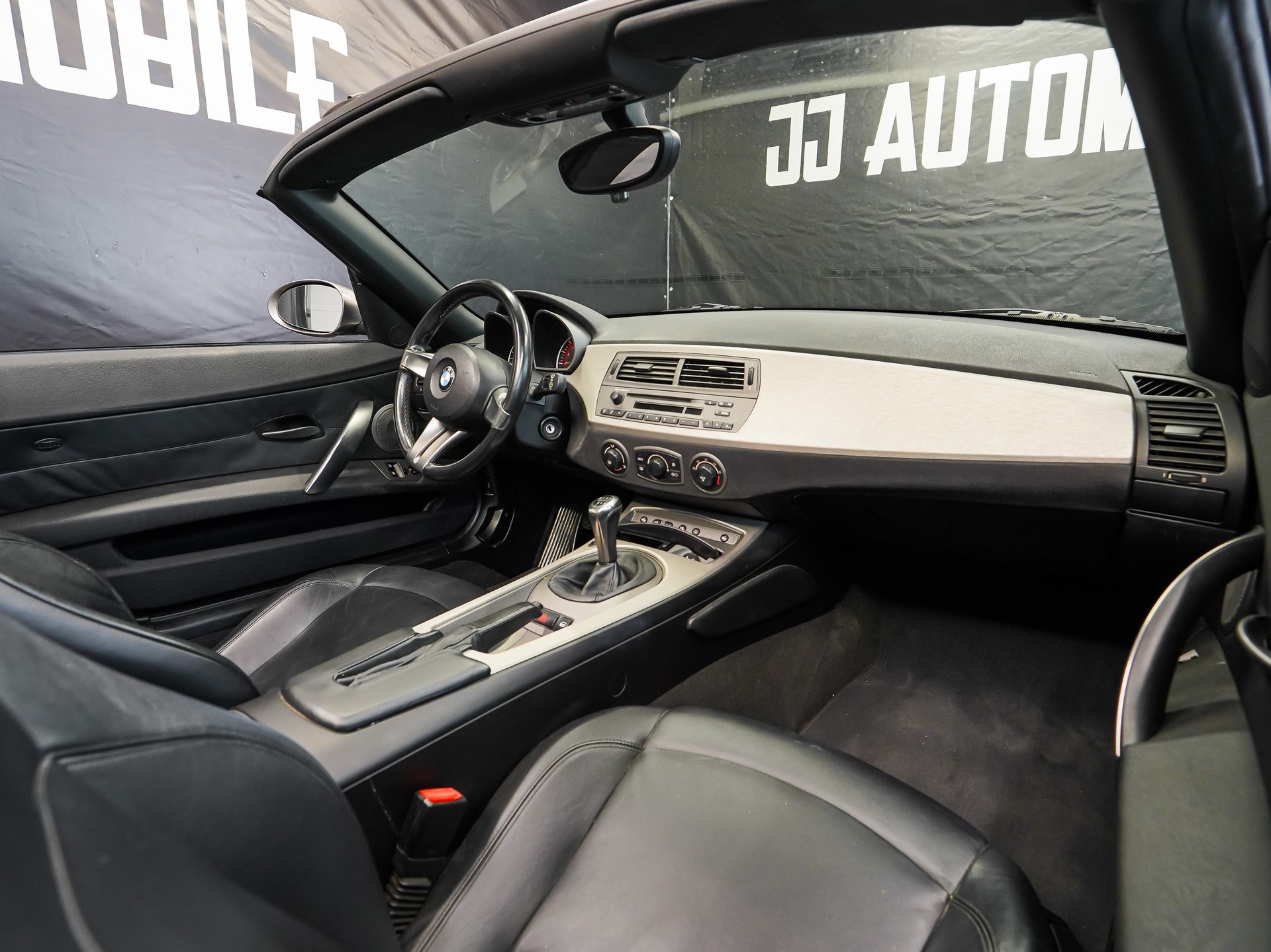 BMW Z4 3.0i Roadster-image-11
