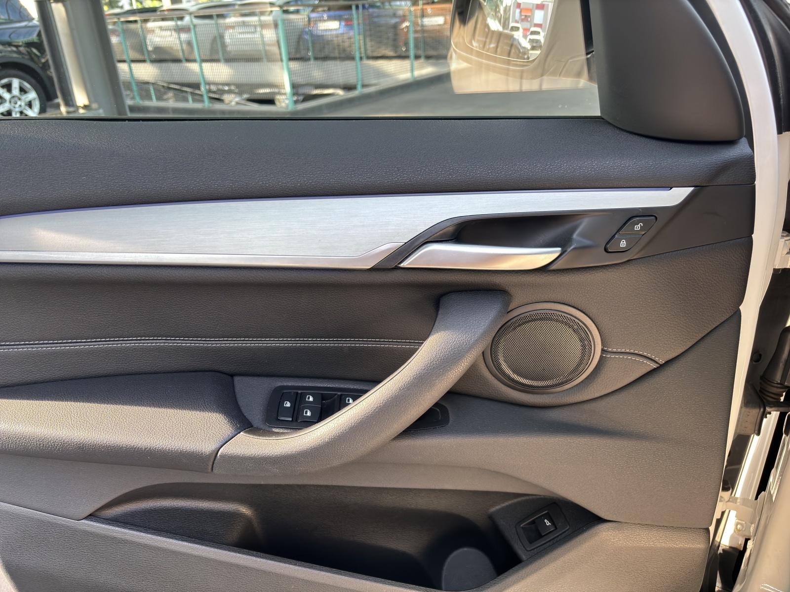 BMW X1 18i sDrive-image-17