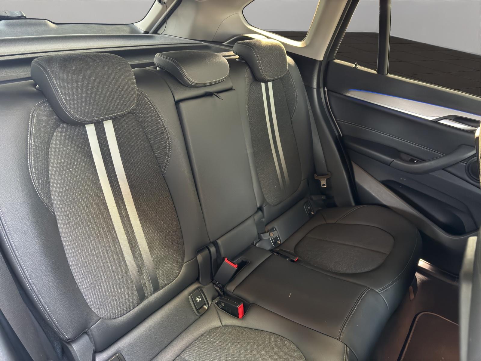 BMW X1 18i sDrive-image-11