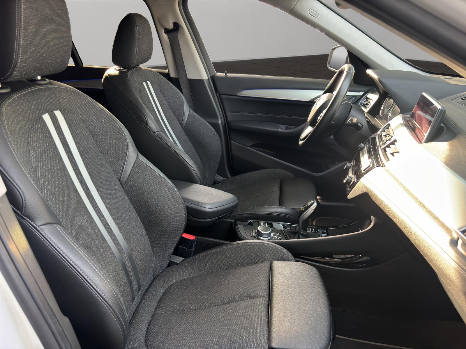 BMW X1 18i sDrive-image-10