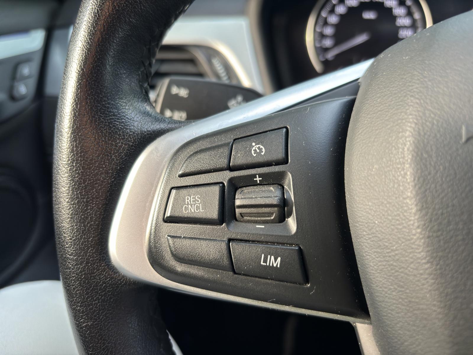 BMW X1 18i sDrive-image-16