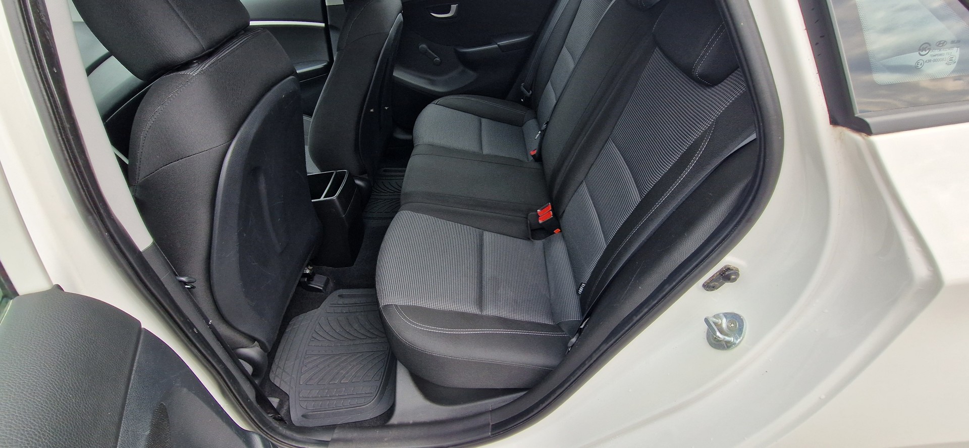 HYUNDAI i30 1.4 Comfort-image-8