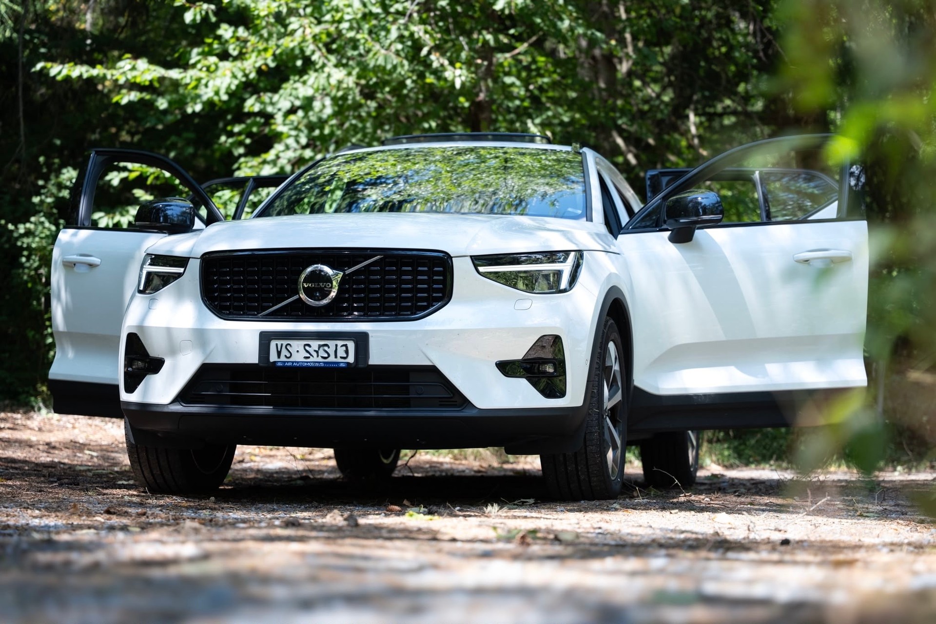 VOLVO 2.0 B5 MH Ultimate Dark AWD-image-3