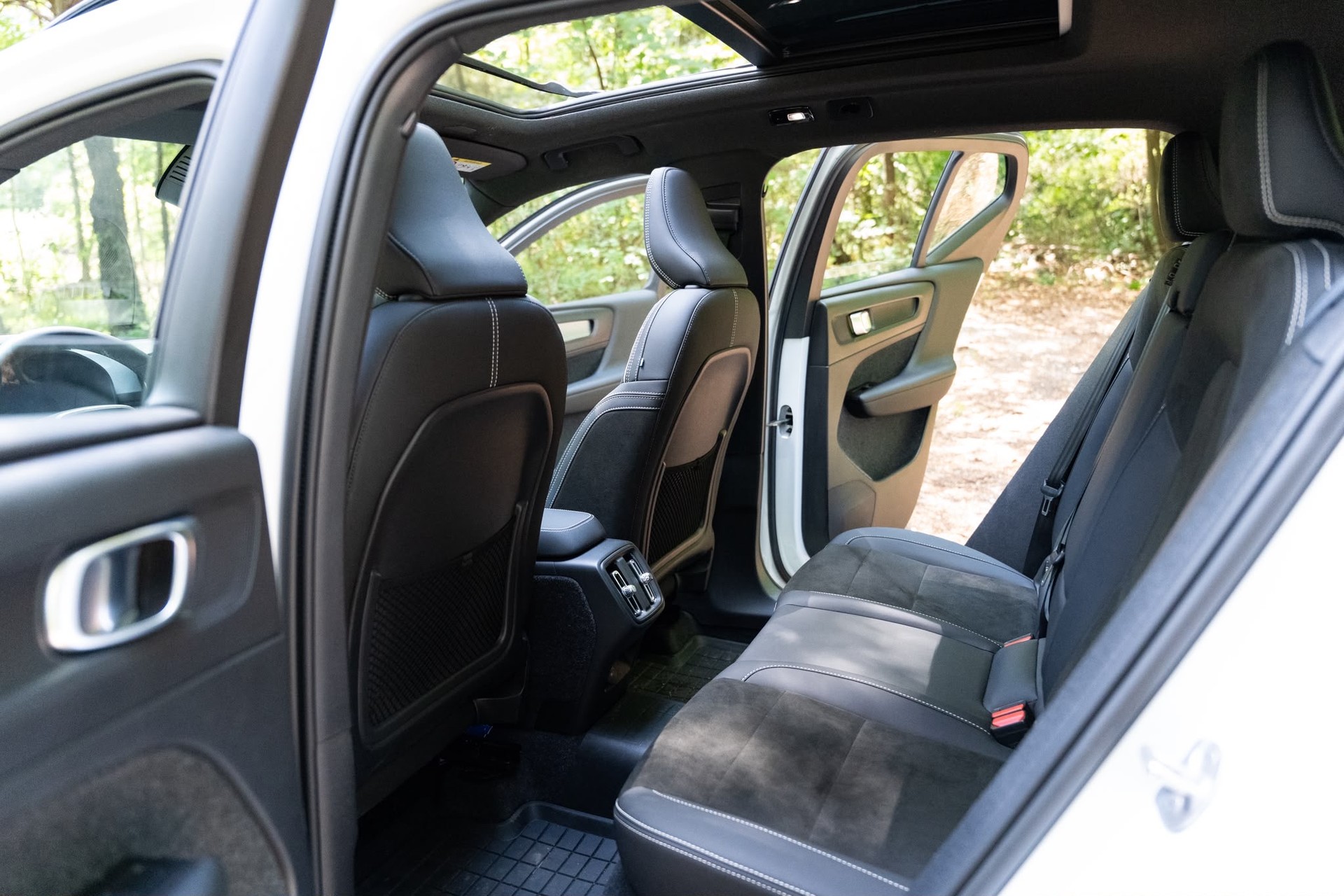 VOLVO 2.0 B5 MH Ultimate Dark AWD-image-8