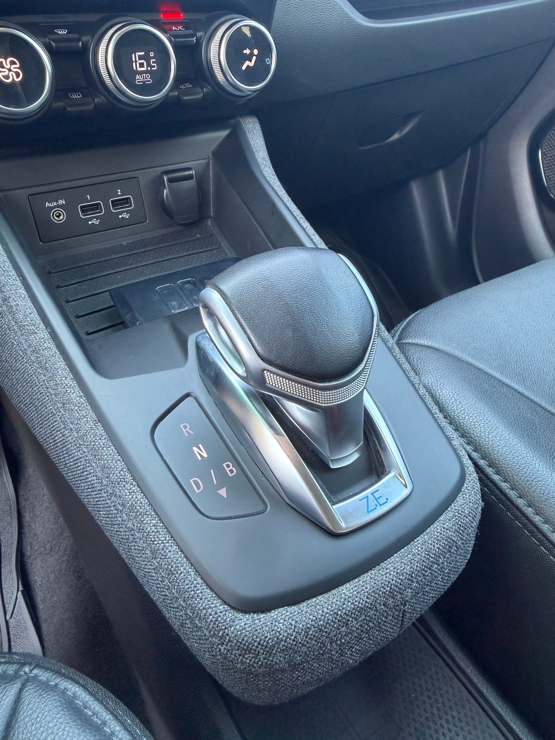 RENAULT Zoe Riviera R135 (Batterie Miete)-image-13